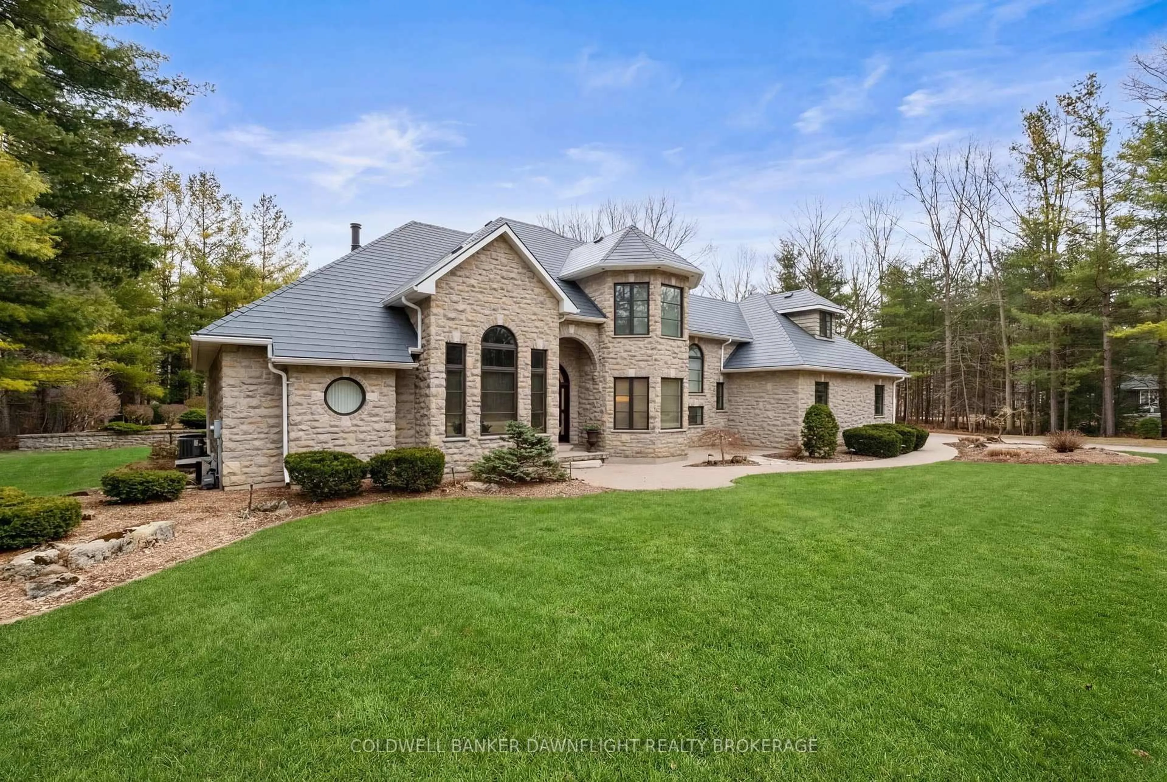 Home with brick exterior material, unknown for 9923 Parkview Cres, Lambton Shores Ontario N0M 1T0