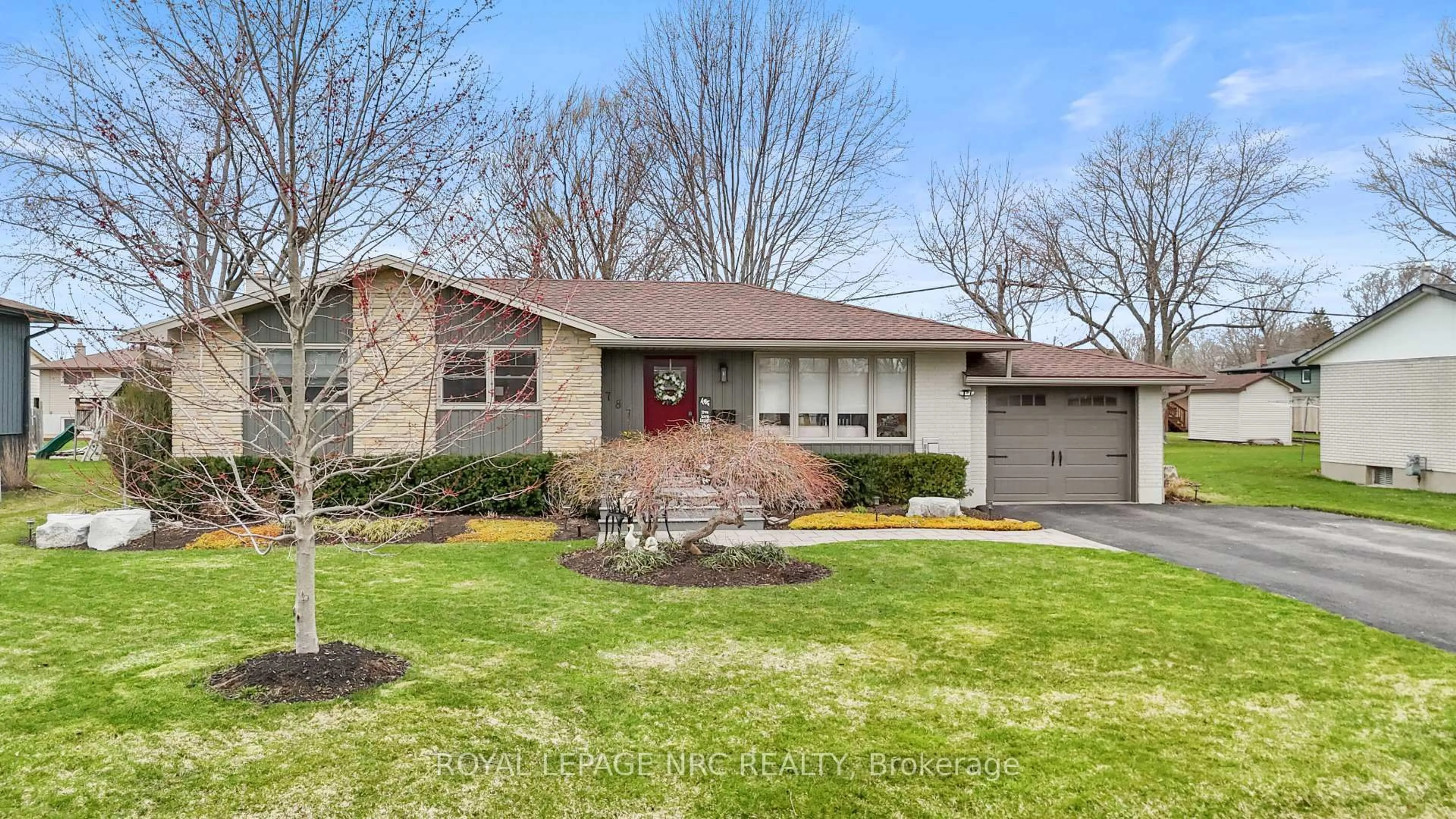 Home with brick exterior material, street for 787 Grandview Rd, Fort Erie Ontario L2A 4V6