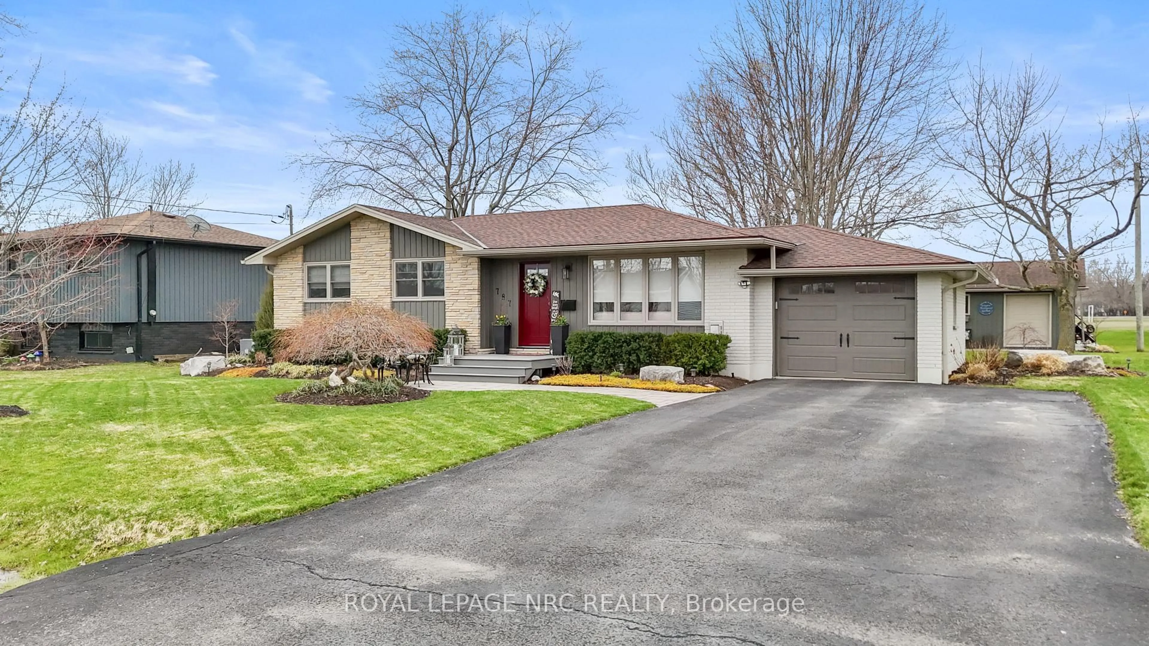 Home with brick exterior material, street for 787 Grandview Rd, Fort Erie Ontario L2A 4V6