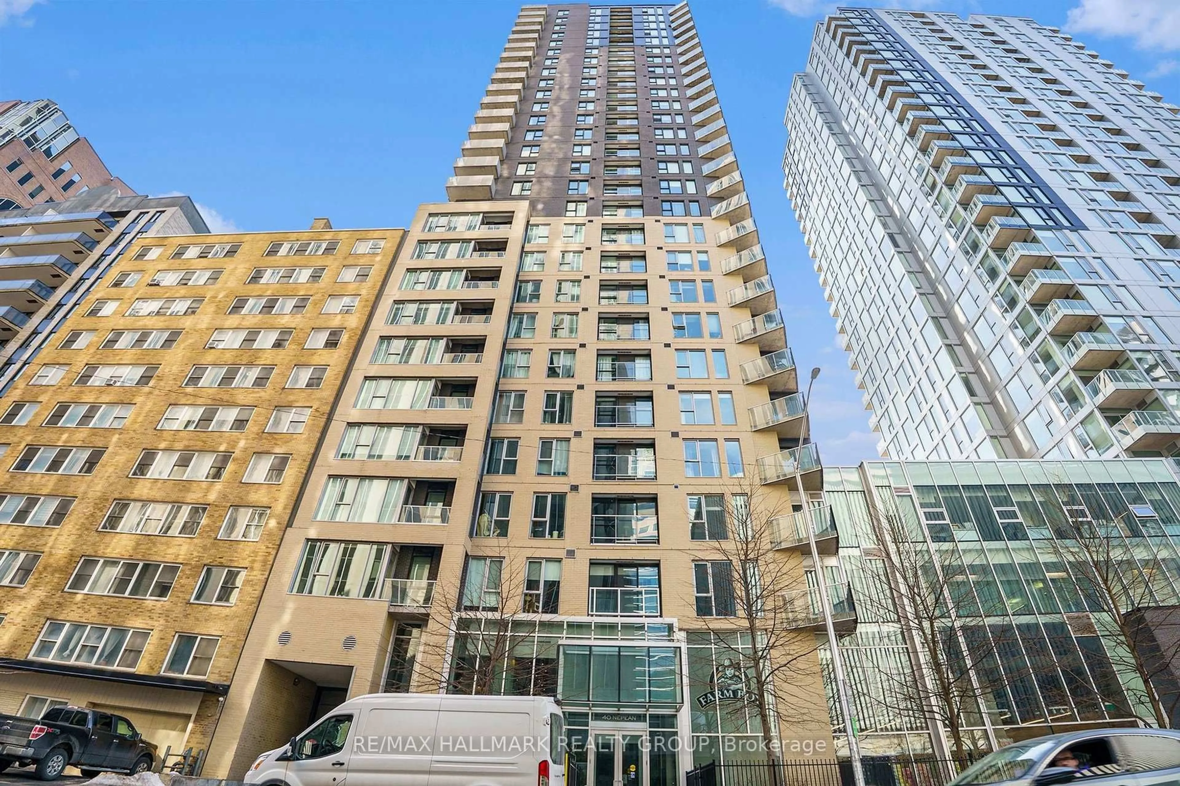 Indoor foyer for 40 Nepean St #1502, Ottawa Ontario K2P 0X5