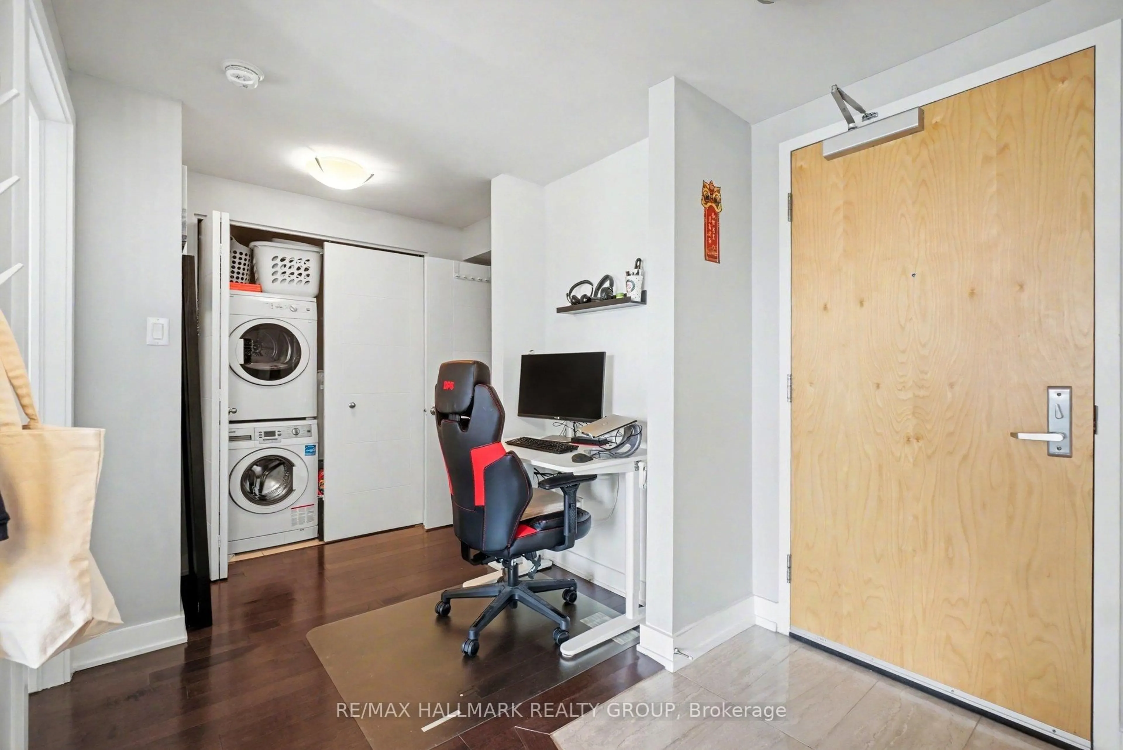 Laundry room for 40 Nepean St #1502, Ottawa Ontario K2P 0X5