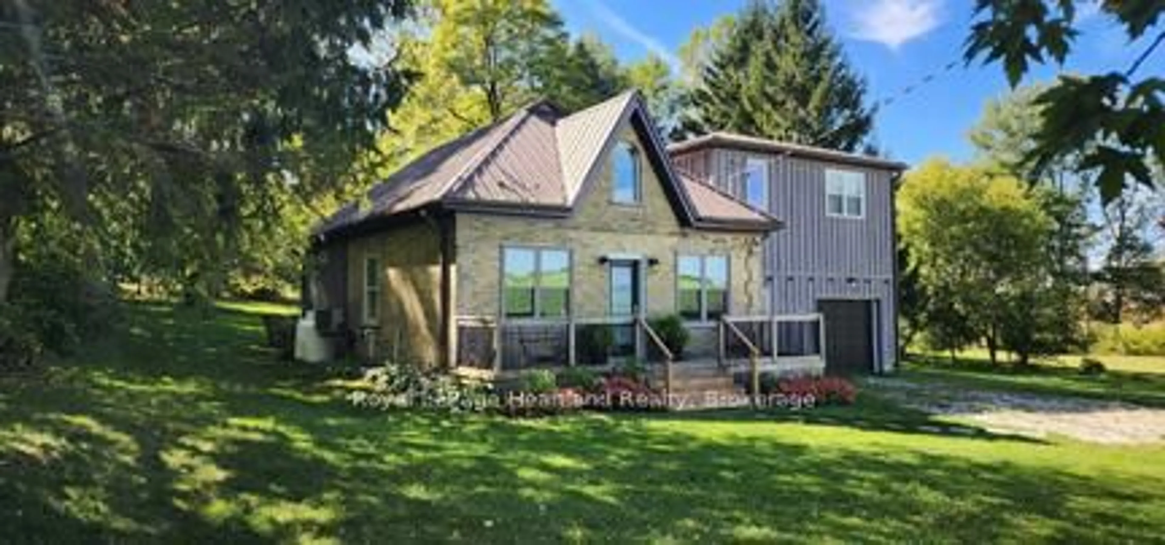 Home with vinyl exterior material, unknown for 7013 Perth Line 24, West Perth Ontario N0K 1Y0