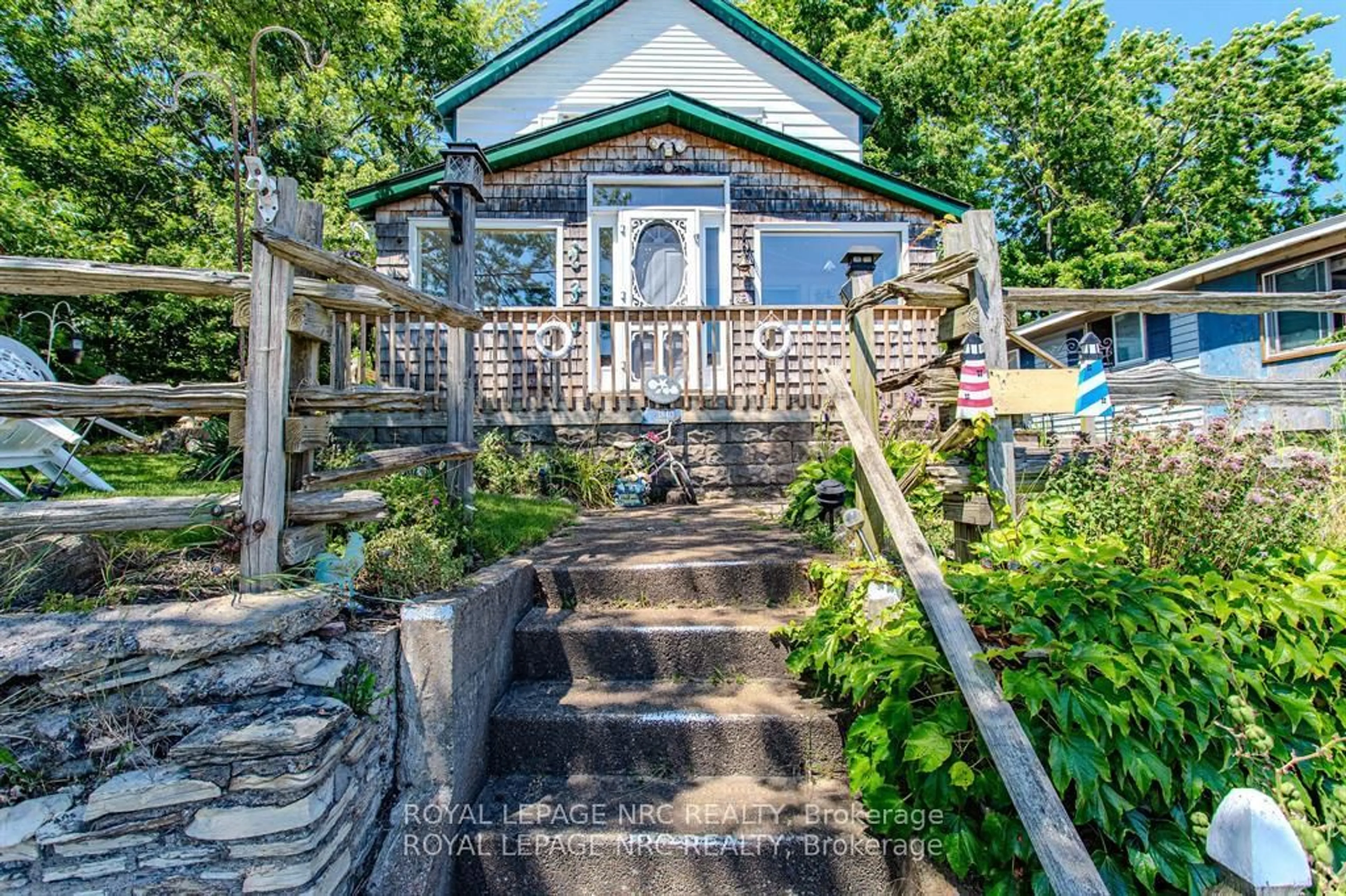 Patio, street for 3840 Terrace Lane, Fort Erie Ontario L0S 1B0