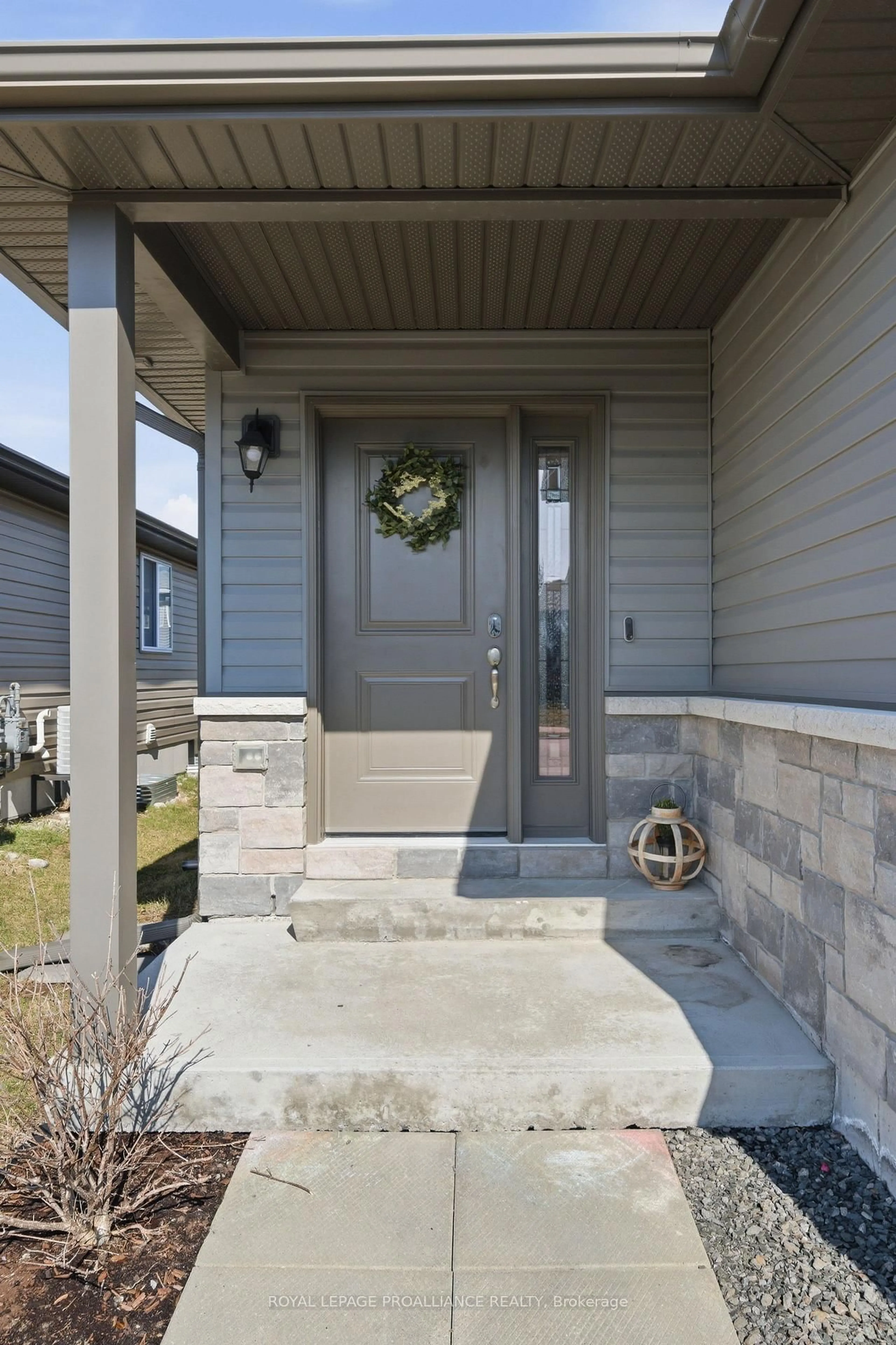 Indoor entryway for 21 Lehtinen Cres, Belleville Ontario K8P 5G3