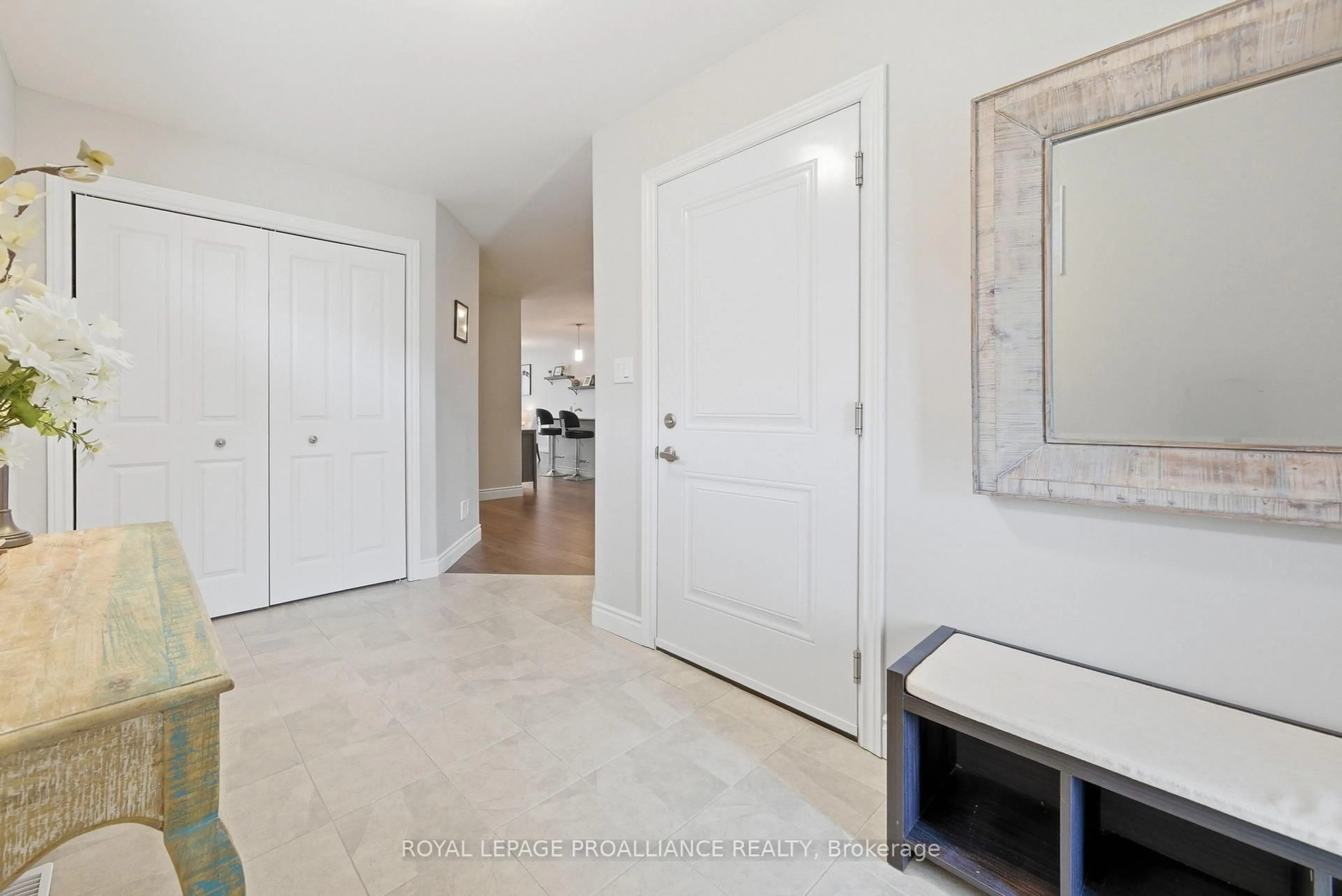 Indoor entryway for 21 Lehtinen Cres, Belleville Ontario K8P 5G3