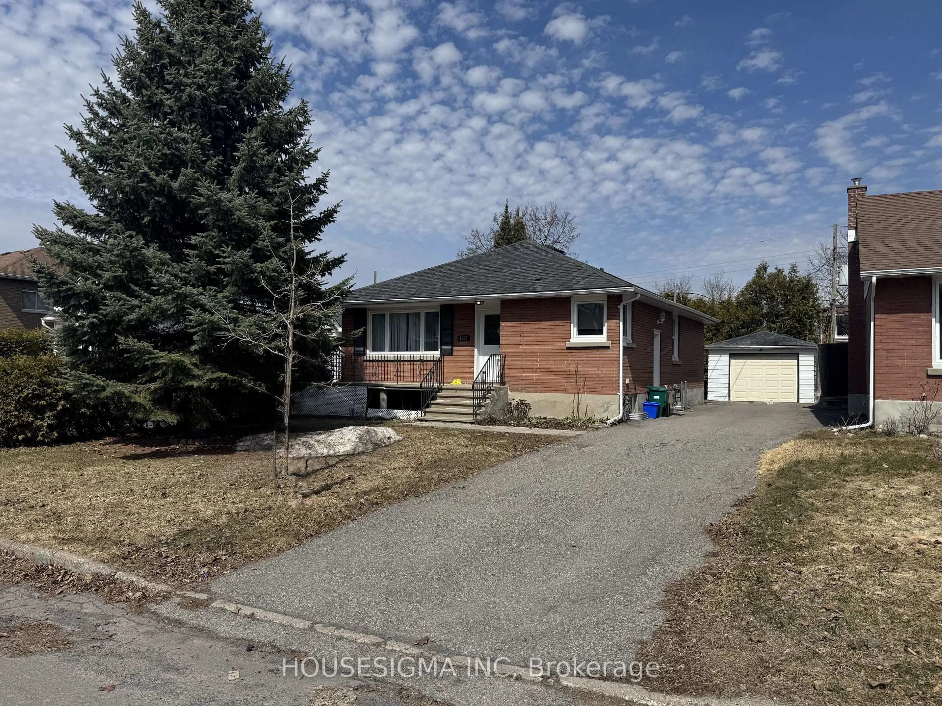 Home with brick exterior material, street for 1047 Richard Ave, Ottawa Ontario K1H 8C3