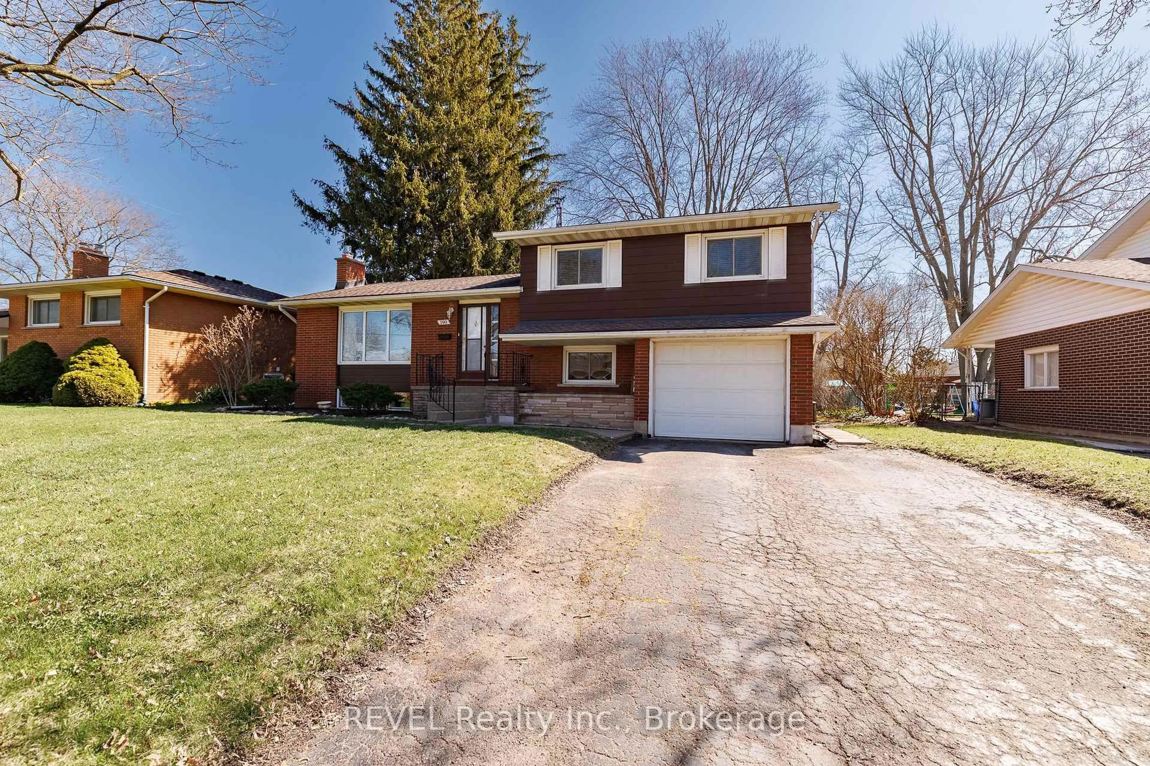 Home with brick exterior material, street for 190 Willson Rd, Welland Ontario L3C 2T6