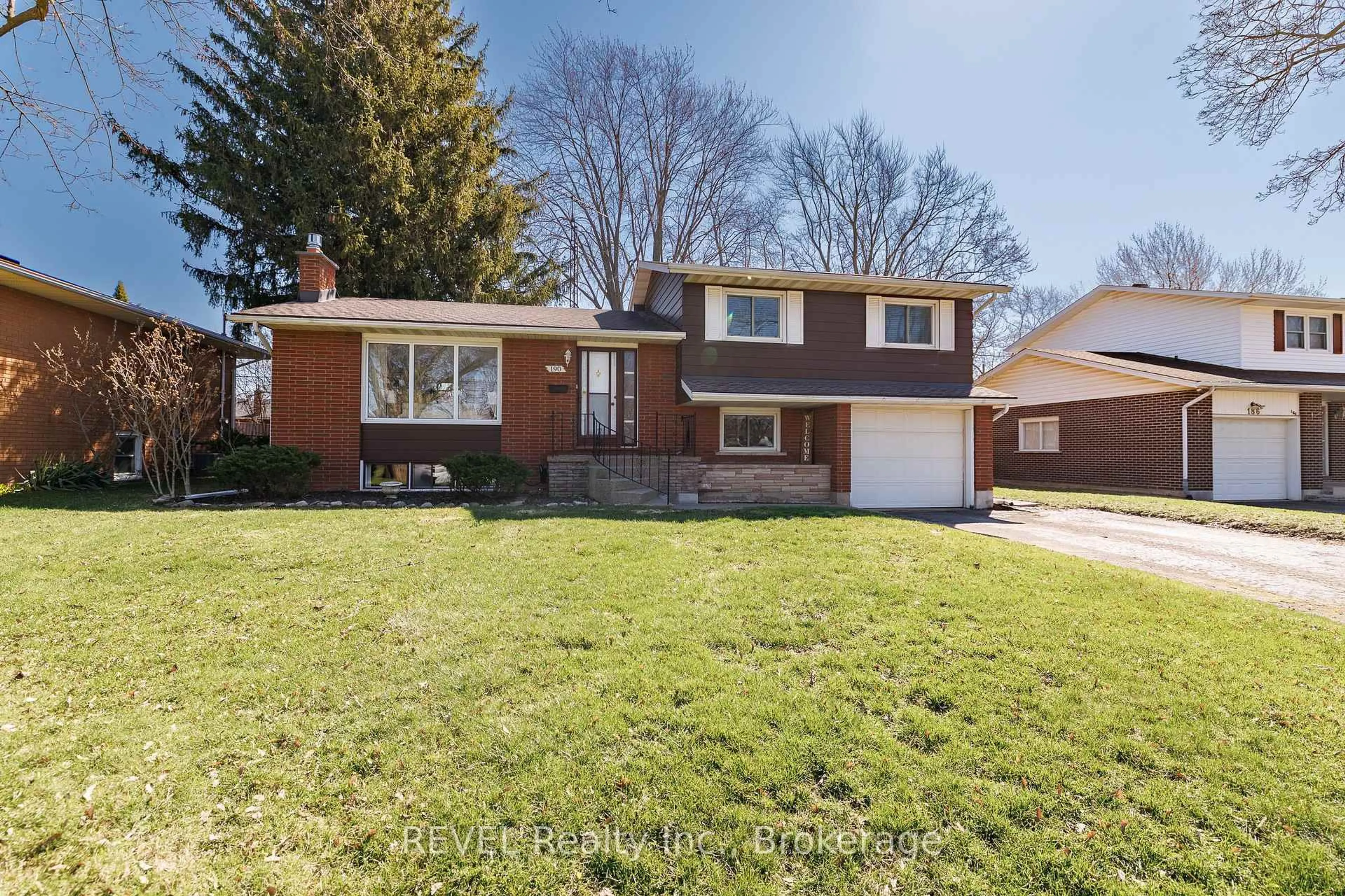 Home with brick exterior material, street for 190 Willson Rd, Welland Ontario L3C 2T6