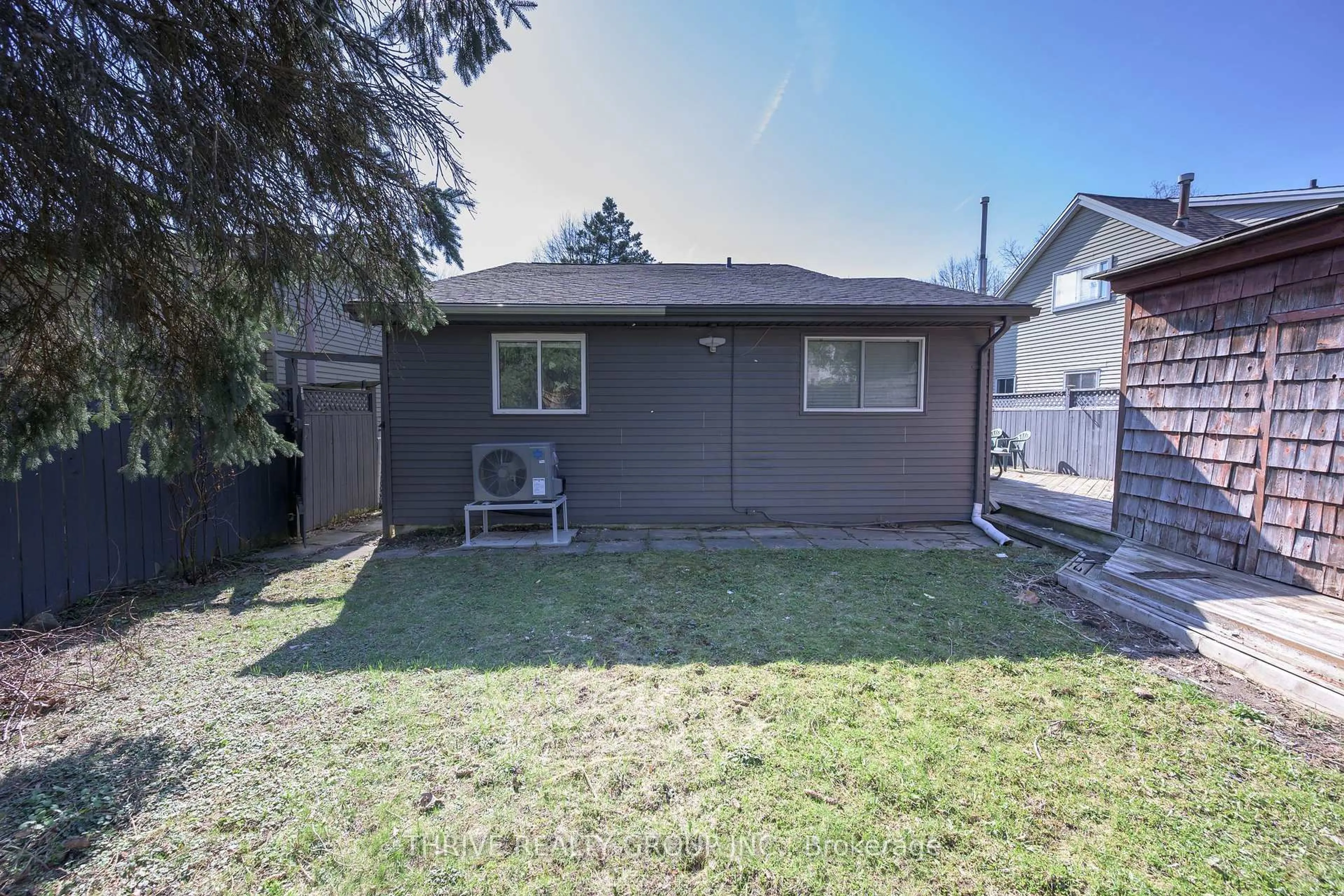 Home with vinyl exterior material, street for 81 Beechbank Cres, London South Ontario N6E 2P1