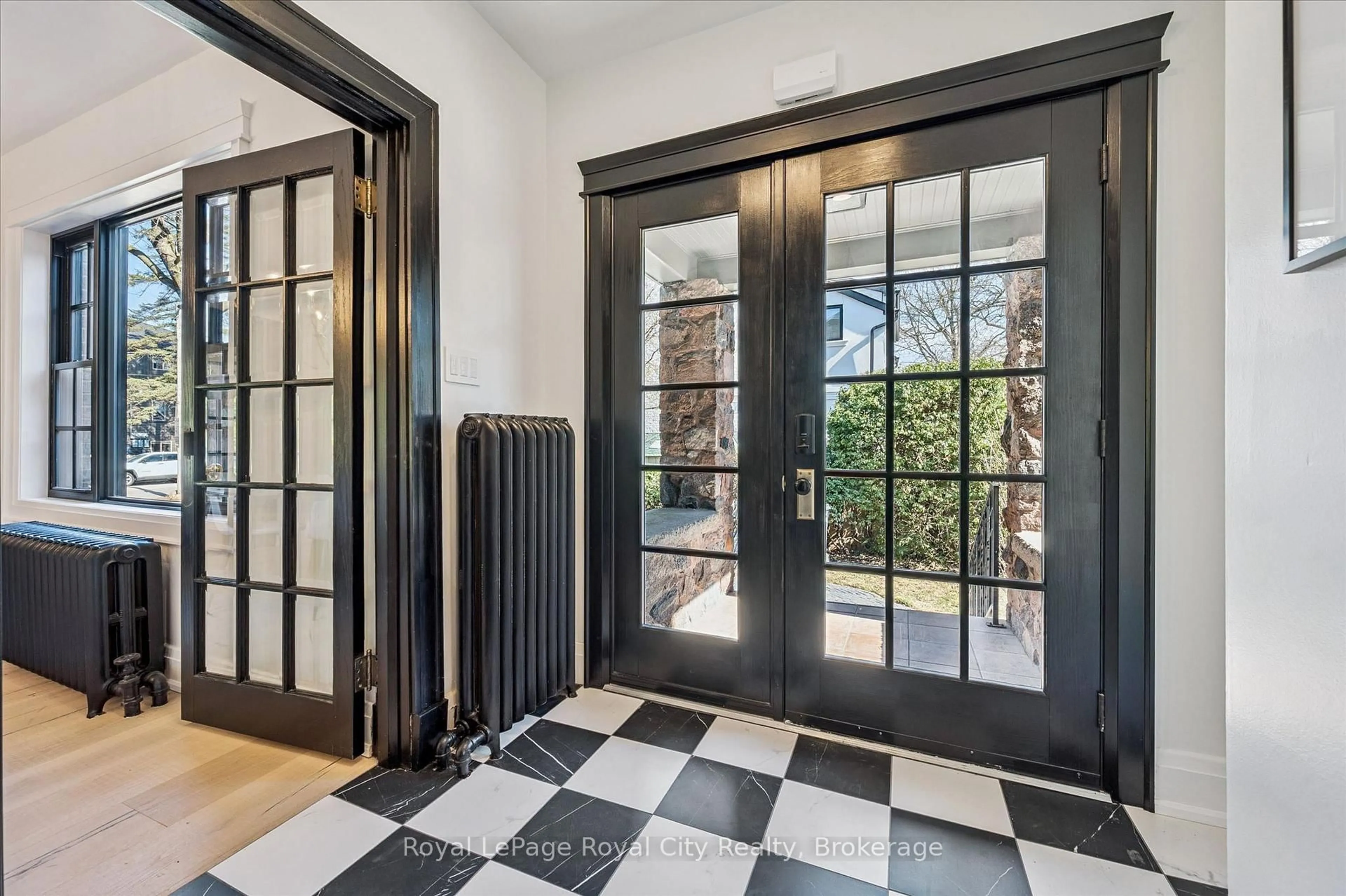 Indoor entryway for 87 University Ave, Guelph Ontario N1G 1P1