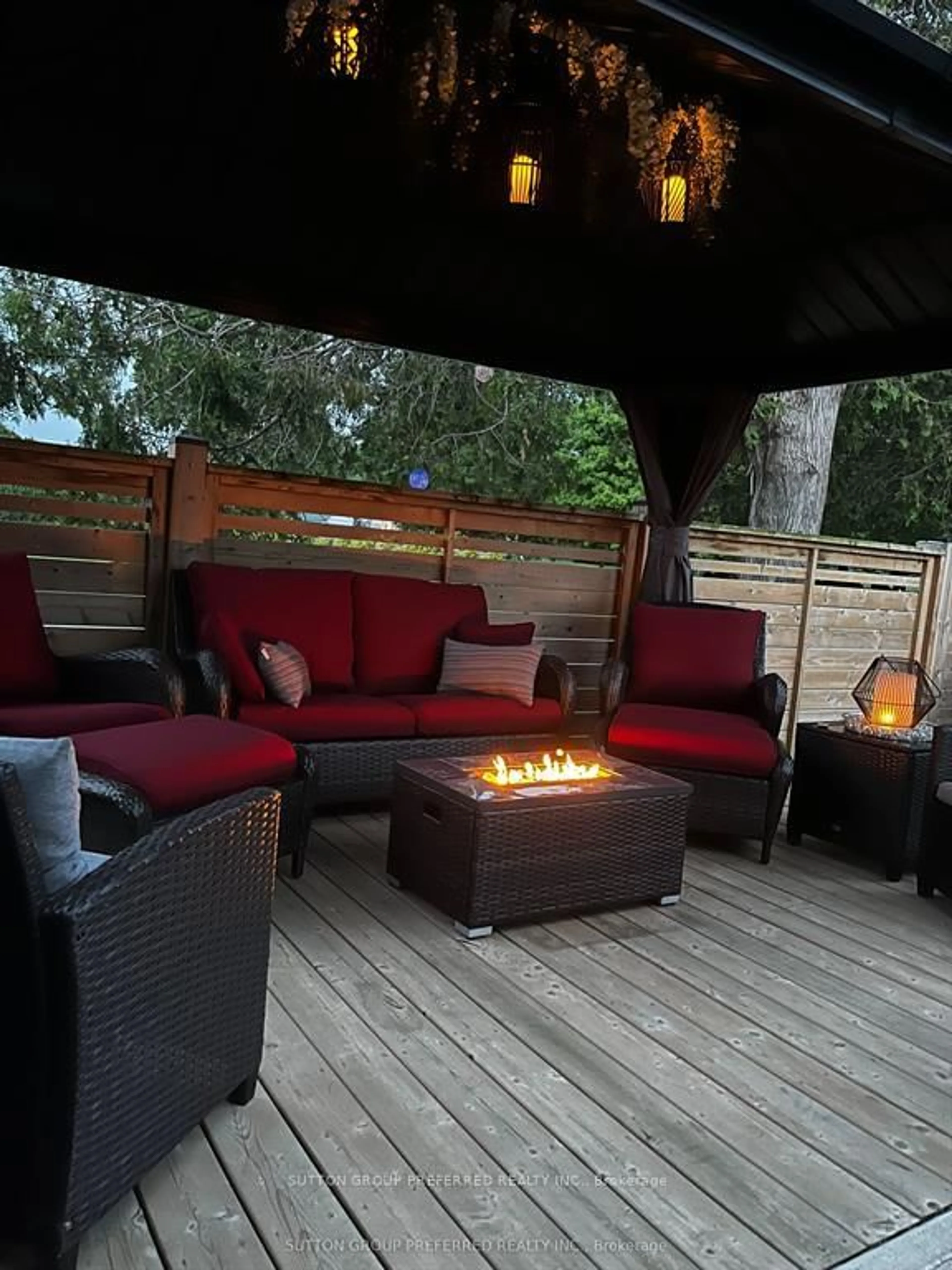 Patio, unknown for 21 Armstrong St, Strathroy-Caradoc Ontario N0L 1V0