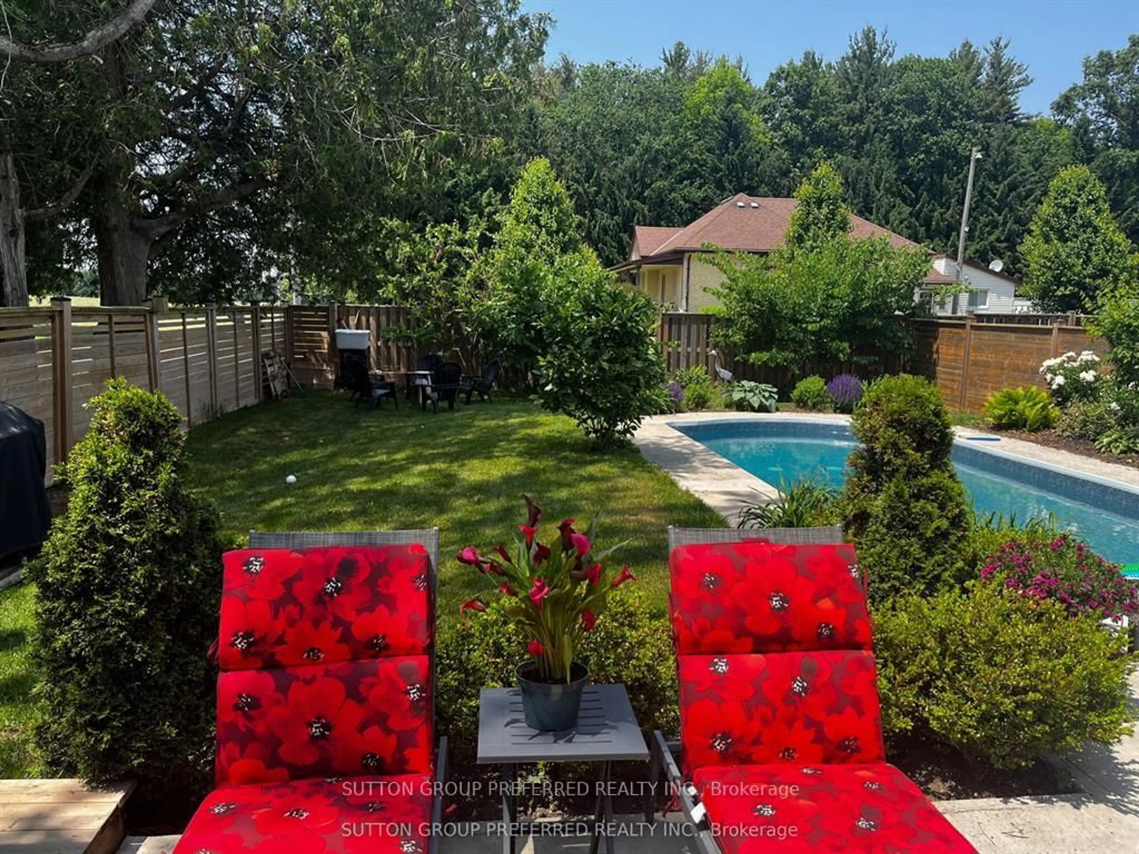 Patio, unknown for 21 Armstrong St, Strathroy-Caradoc Ontario N0L 1V0