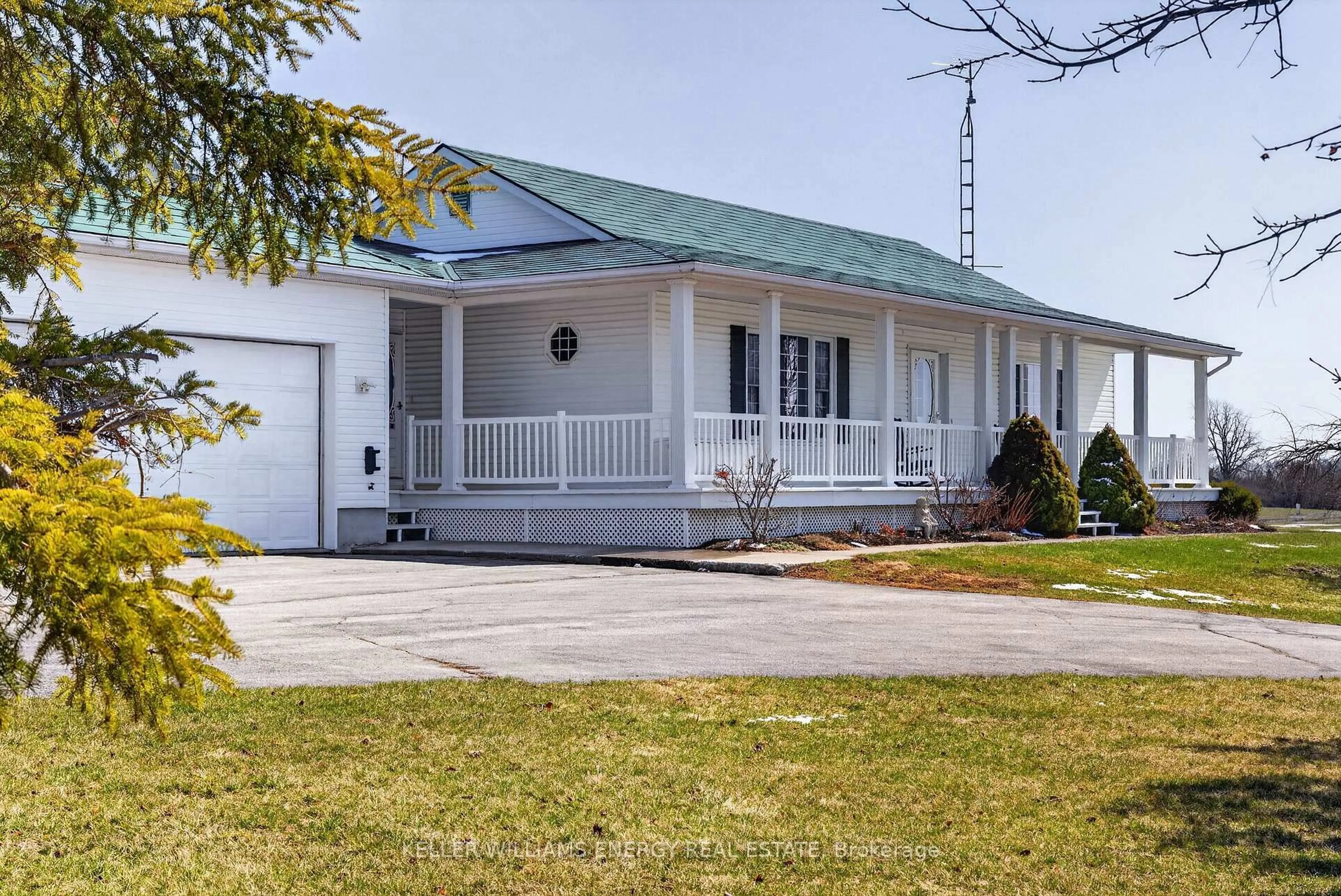 Home with vinyl exterior material, unknown for 243 Morgan Rd, Prince Edward County Ontario K0K 1G0