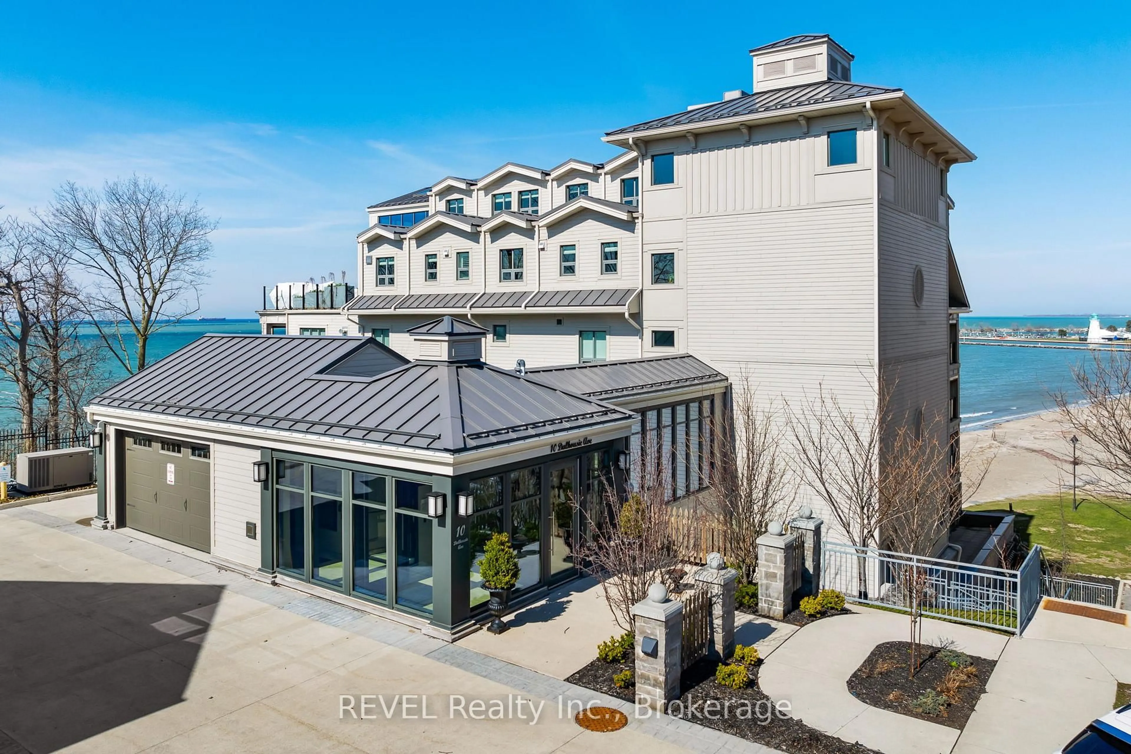 A pic from outside/outdoor area/front of a property/back of a property/a pic from drone, building for 10 Dalhousie Ave #402, St. Catharines Ontario L2N 4W4