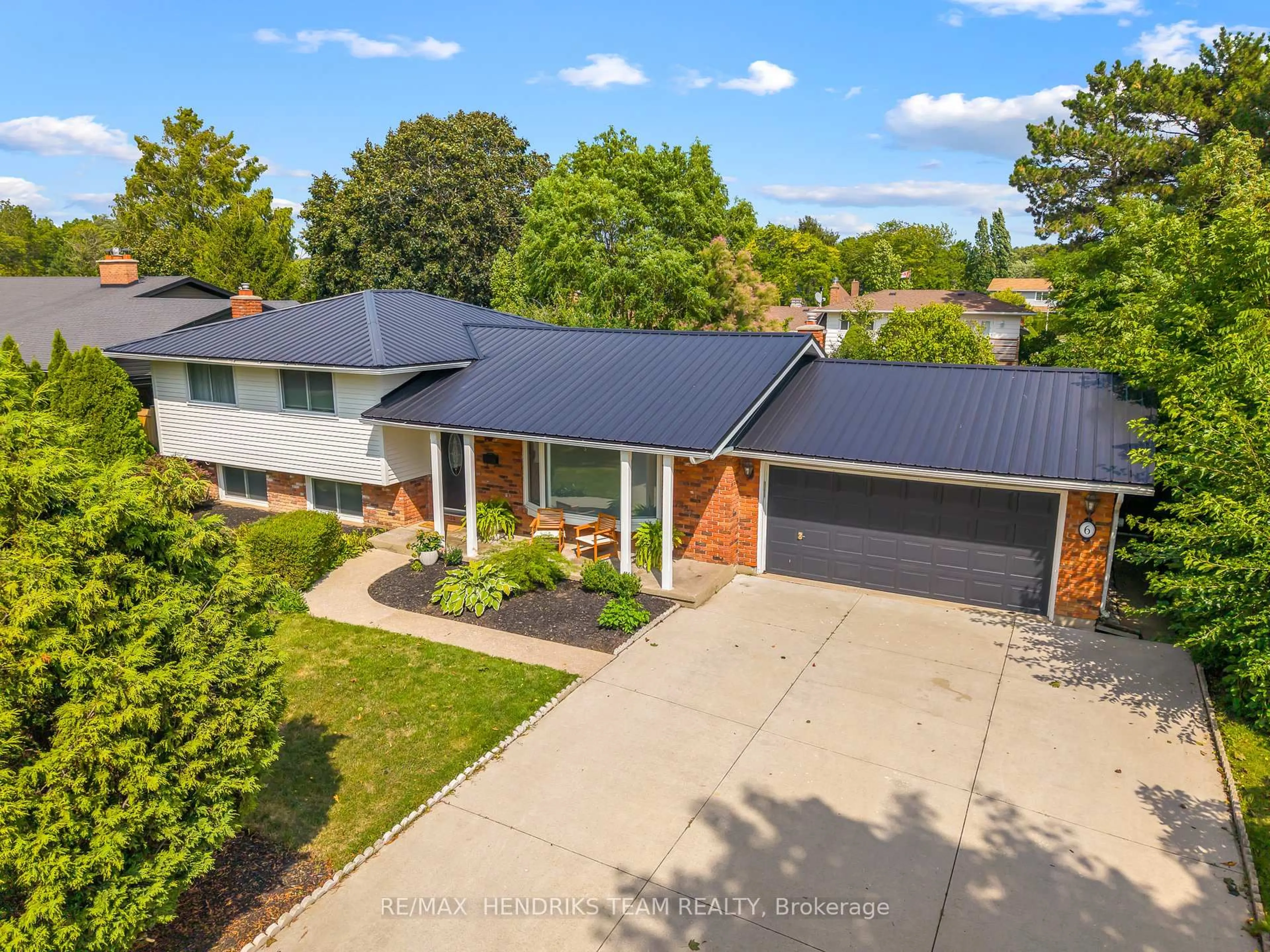 A pic from outside/outdoor area/front of a property/back of a property/a pic from drone, street for 6 Garrison Village Dr, Niagara-on-the-Lake Ontario L0S 1J0
