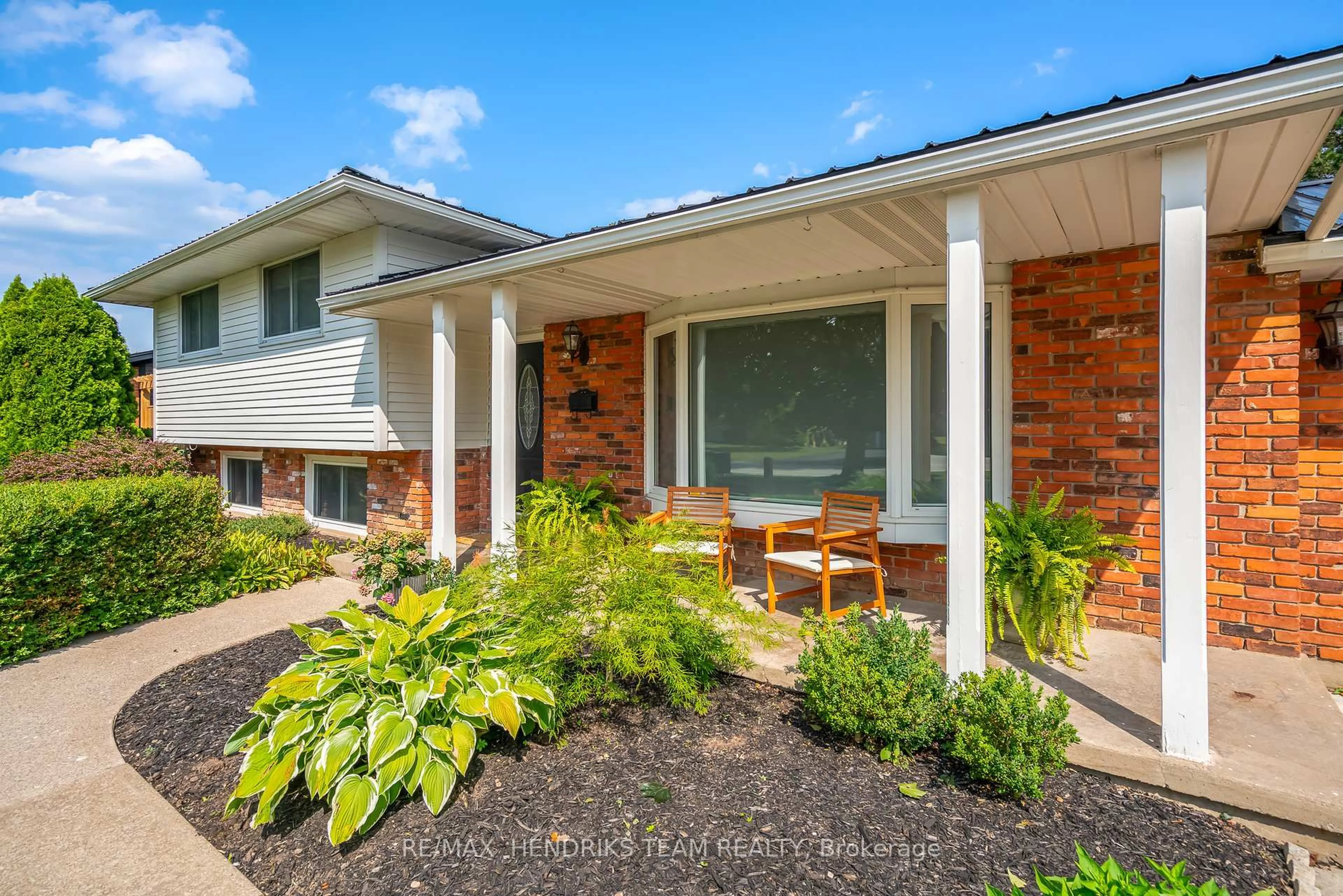 Home with brick exterior material, street for 6 Garrison Village Dr, Niagara-on-the-Lake Ontario L0S 1J0