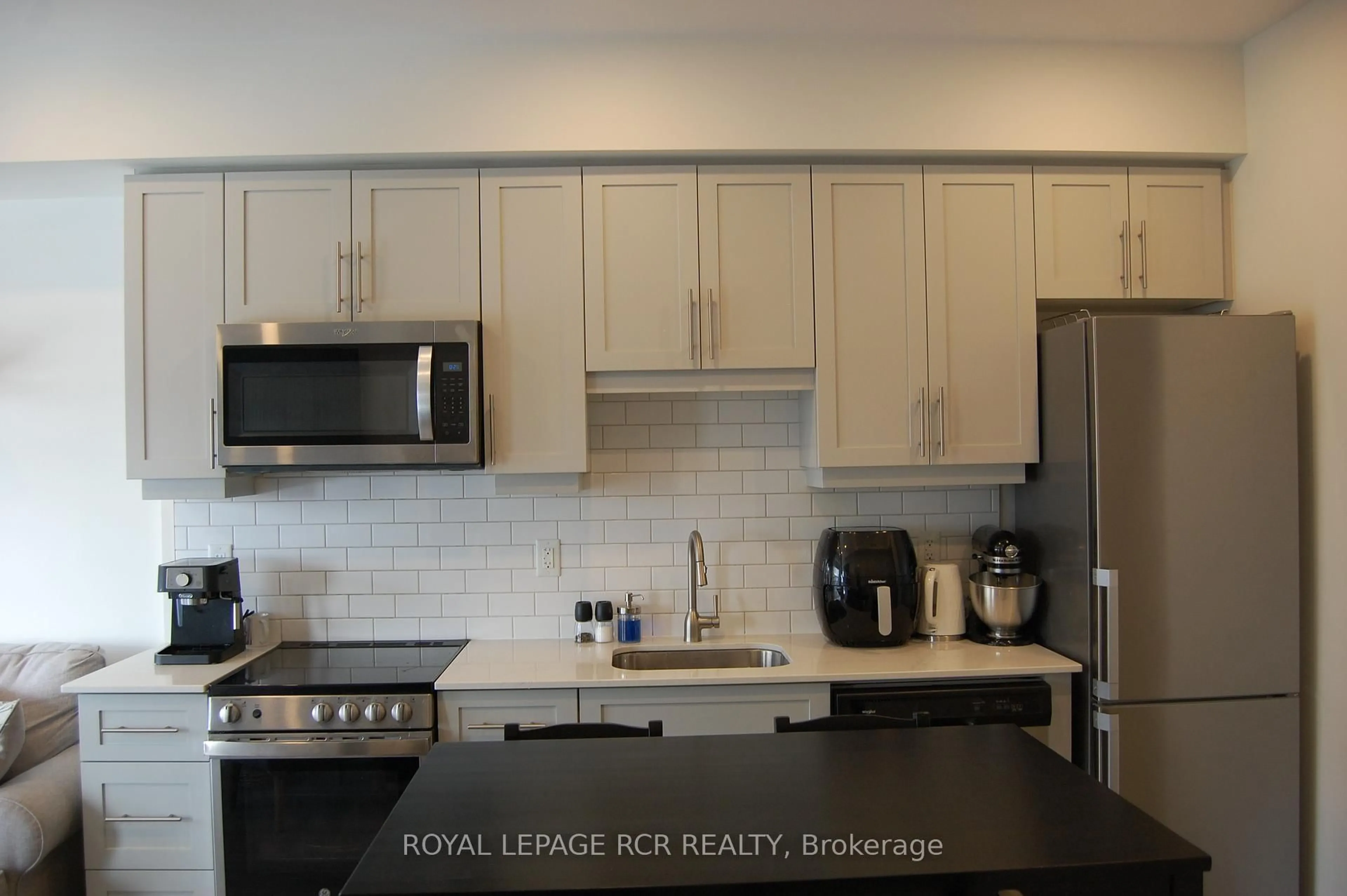 Standard kitchen, unknown for 247 Northfield Dr #505, Waterloo Ontario N2K 0H1