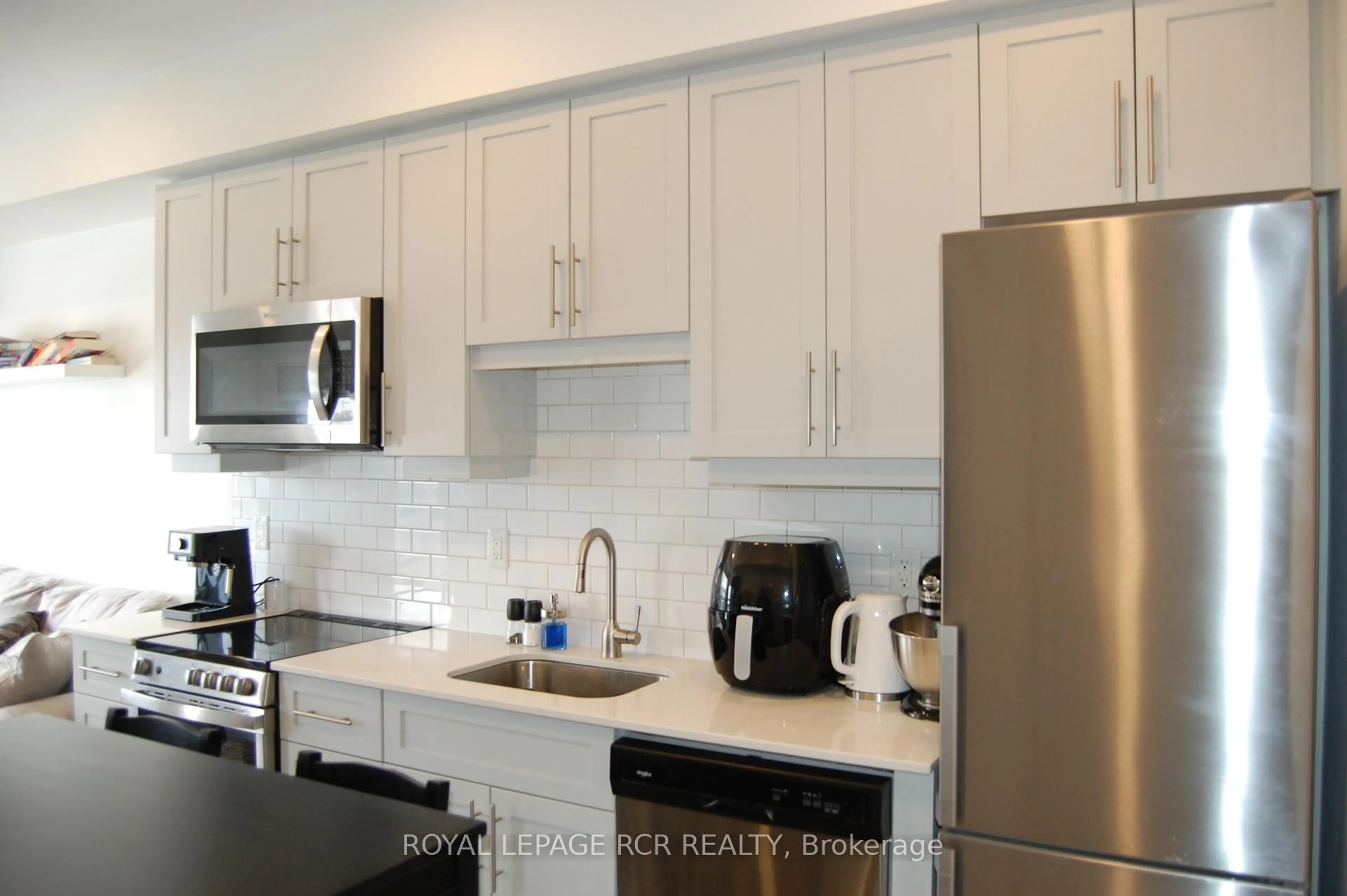 Standard kitchen, unknown for 247 Northfield Dr #505, Waterloo Ontario N2K 0H1