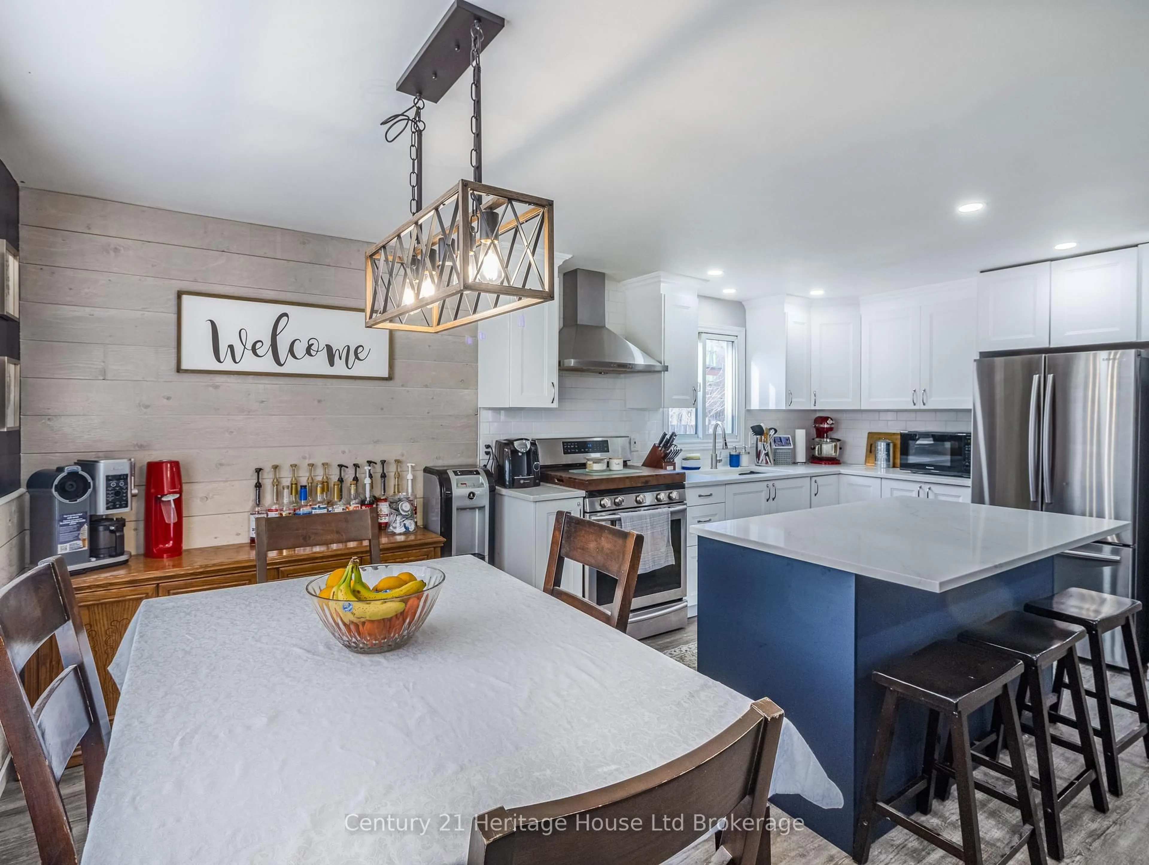 Open concept kitchen, ceramic/tile floor for 844 Sunset Blvd, Woodstock Ontario N4S 4A3