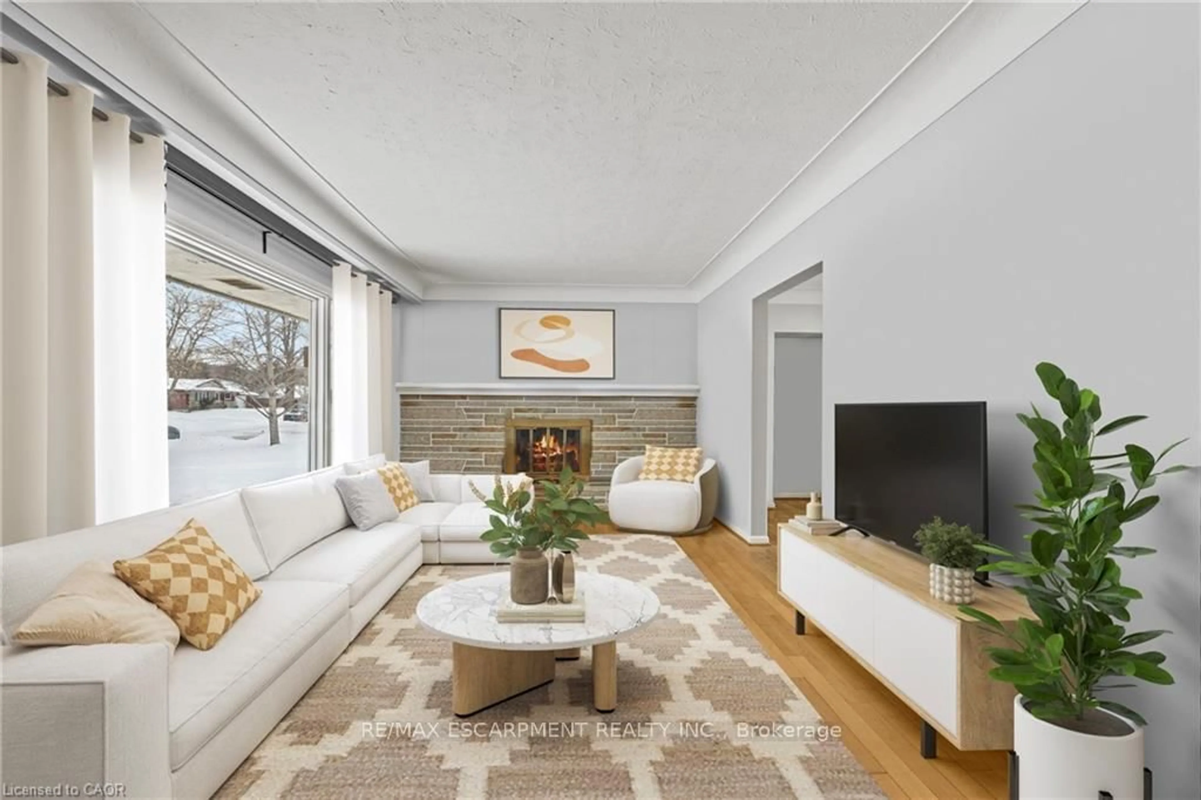 Living room with furniture, unknown for 4 Mountview Ave, Grimsby Ontario L3M 1V5