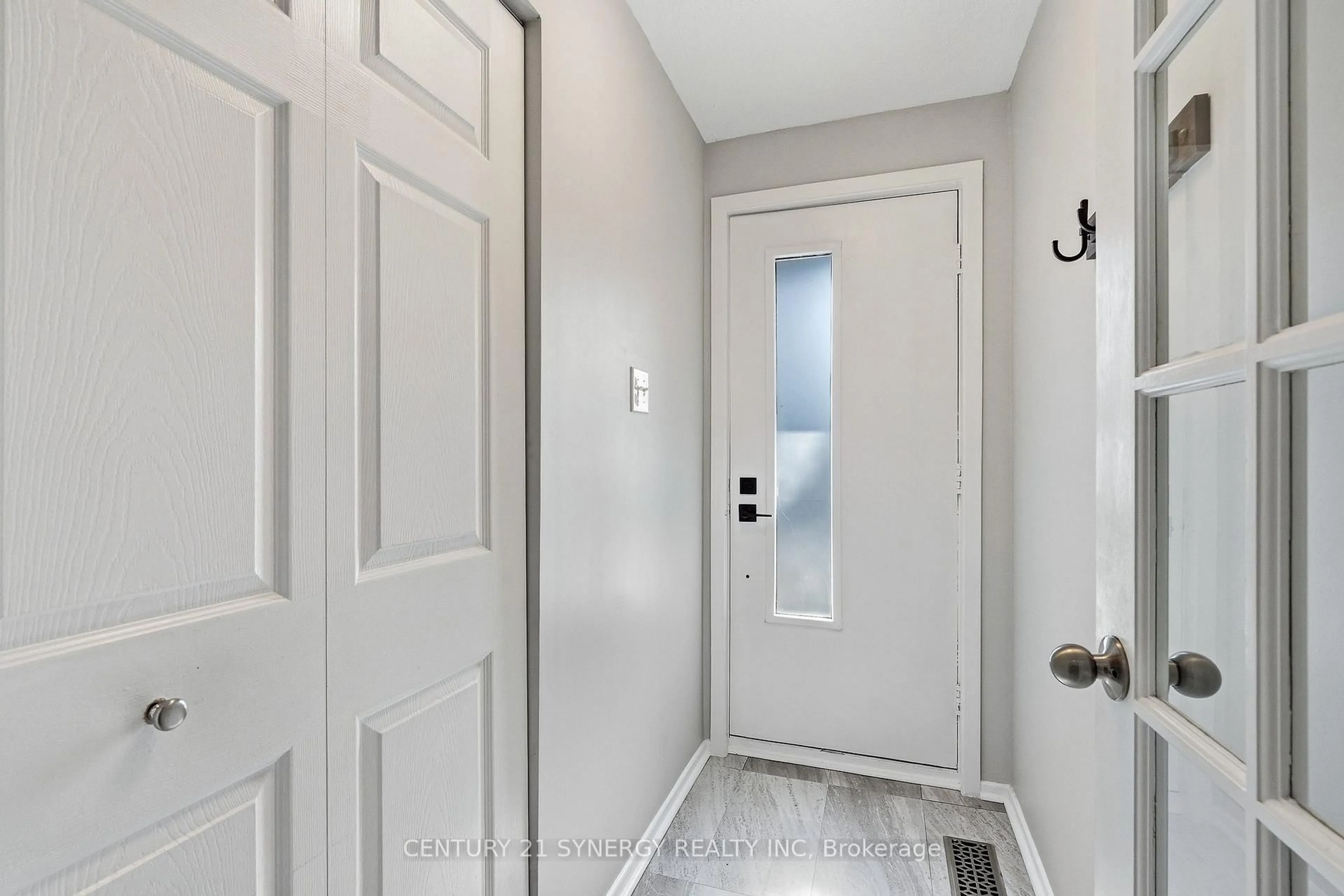 Indoor entryway for 45 Tedwyn Dr, Barrhaven Ontario K2J 1P9
