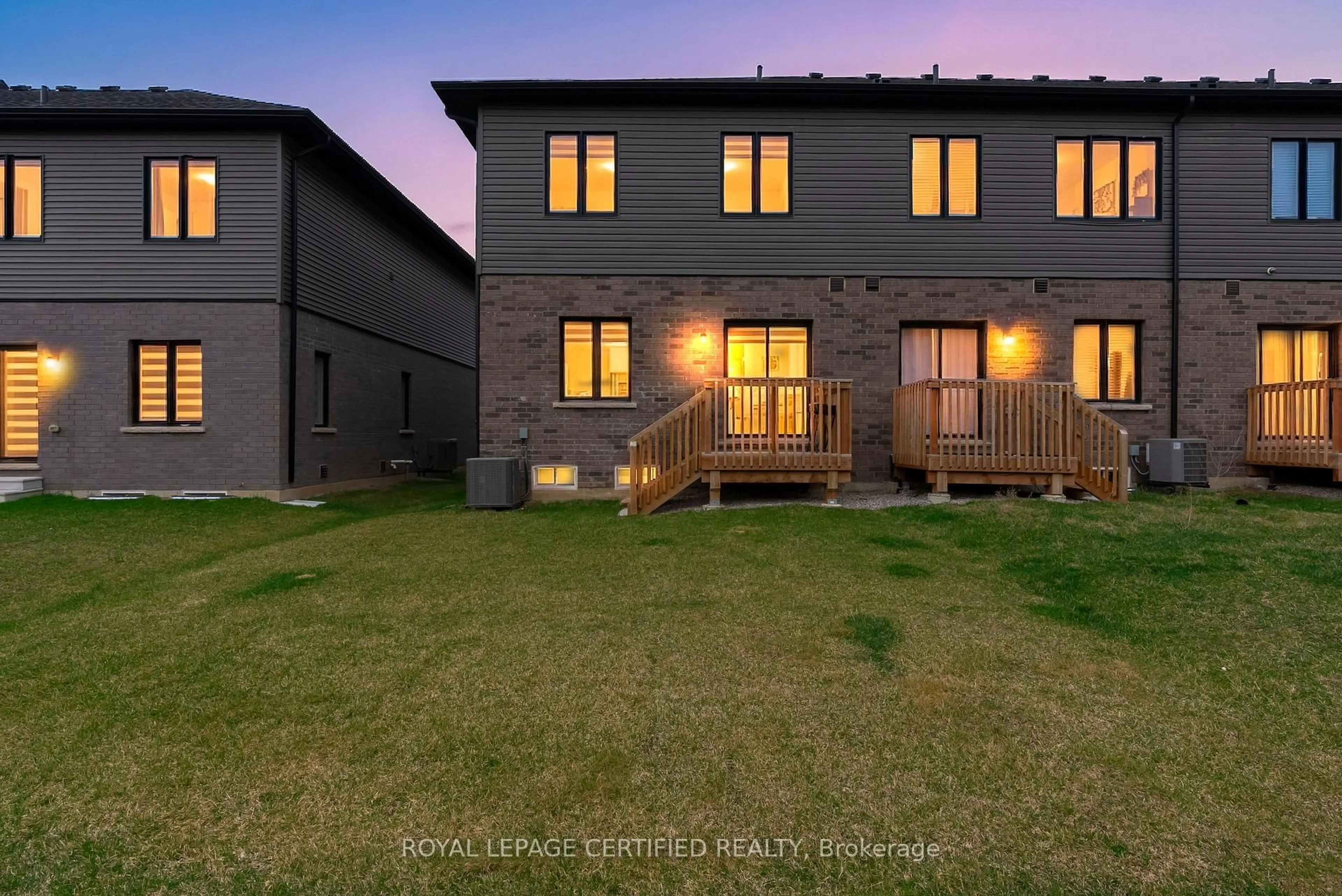 A pic from outside/outdoor area/front of a property/back of a property/a pic from drone, unknown for 16 Dennis Ave, Brantford Ontario N3V 0C1