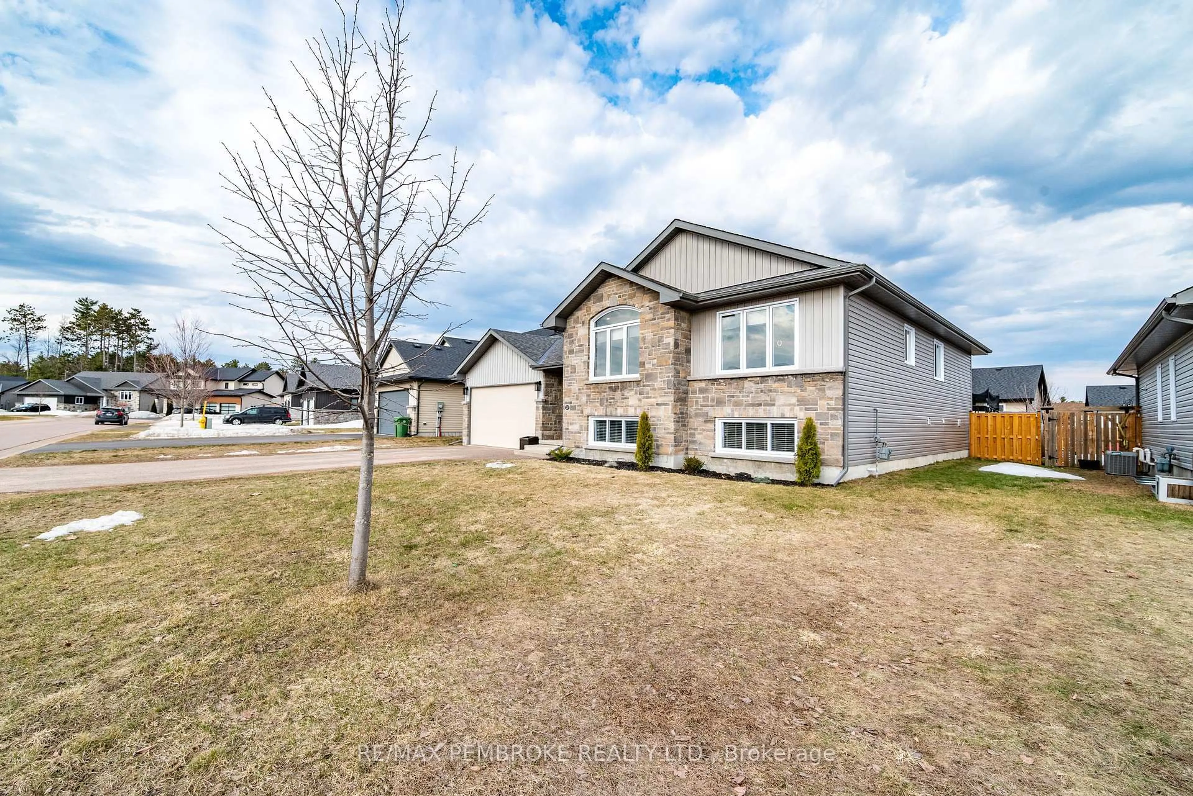 A pic from outside/outdoor area/front of a property/back of a property/a pic from drone, street for 20 Liam St, Petawawa Ontario K8H 0C2