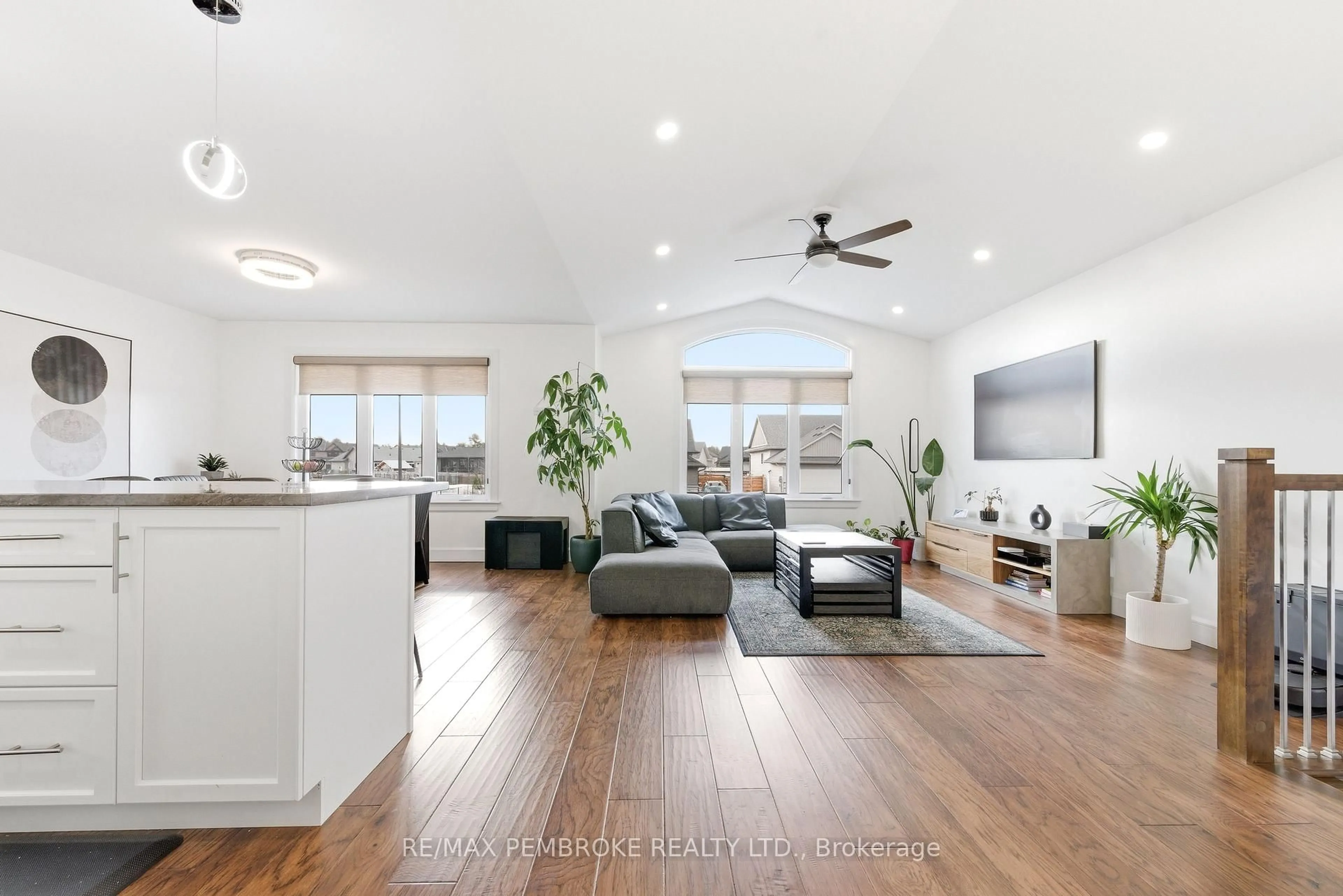 Unknown for 20 Liam St, Petawawa Ontario K8H 0C2