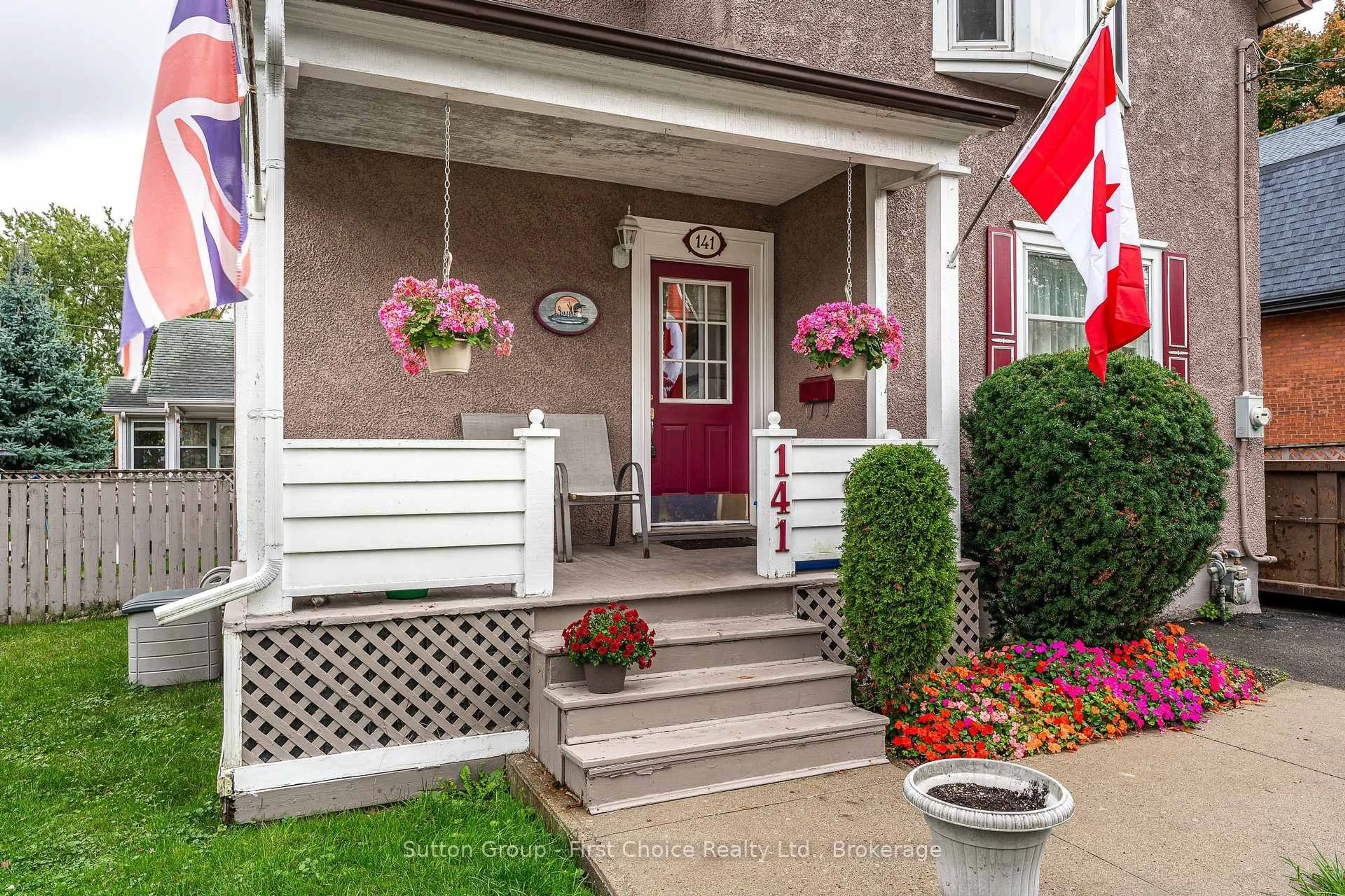 Indoor entryway for 141 Perth St, Stratford Ontario N5A 3Y1