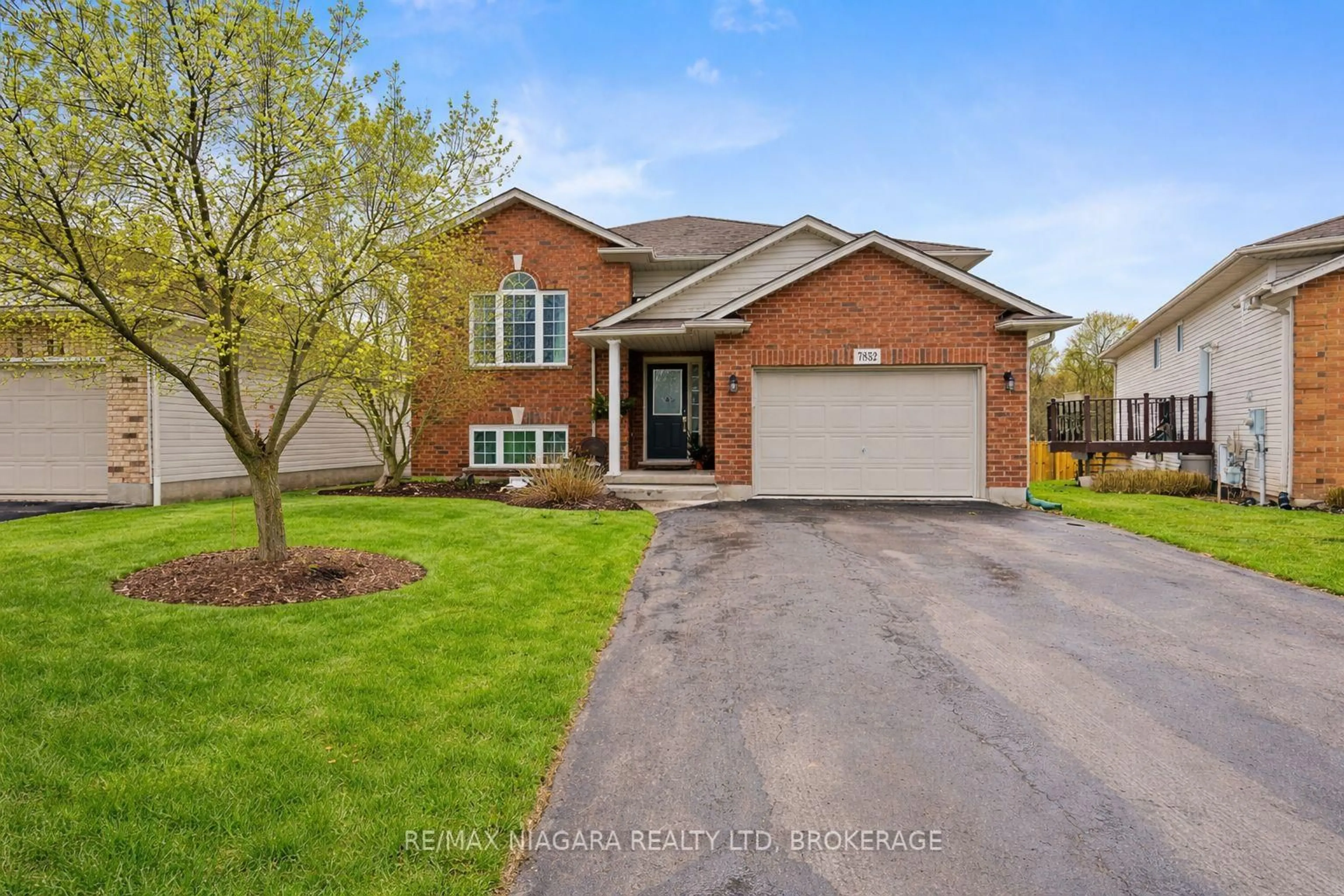 Home with brick exterior material, street for 7852 Charnwood Ave, Niagara Falls Ontario L2H 3E2
