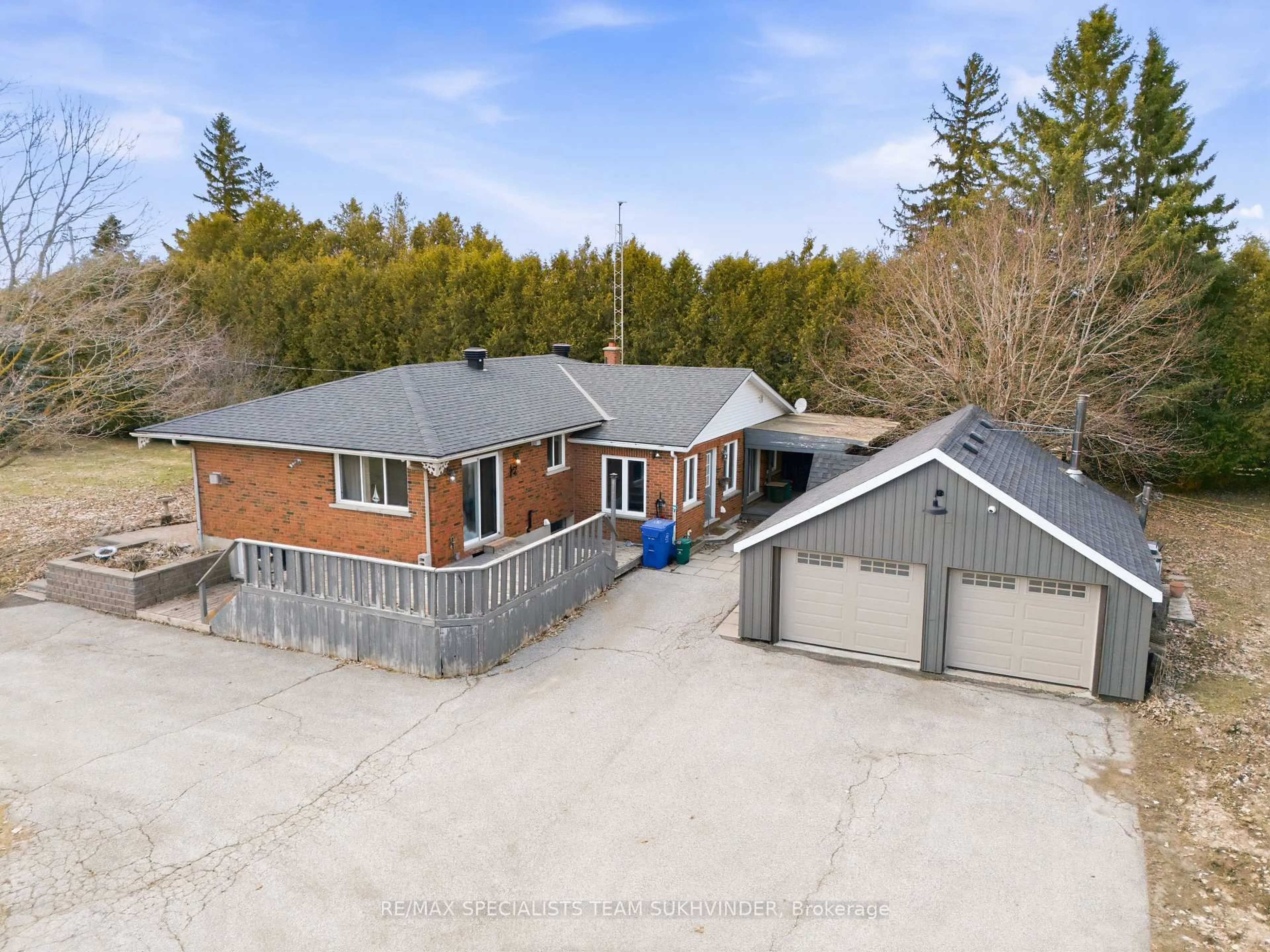 A pic from outside/outdoor area/front of a property/back of a property/a pic from drone, building for 394073 County Road 12, Amaranth Ontario L9W 0N2