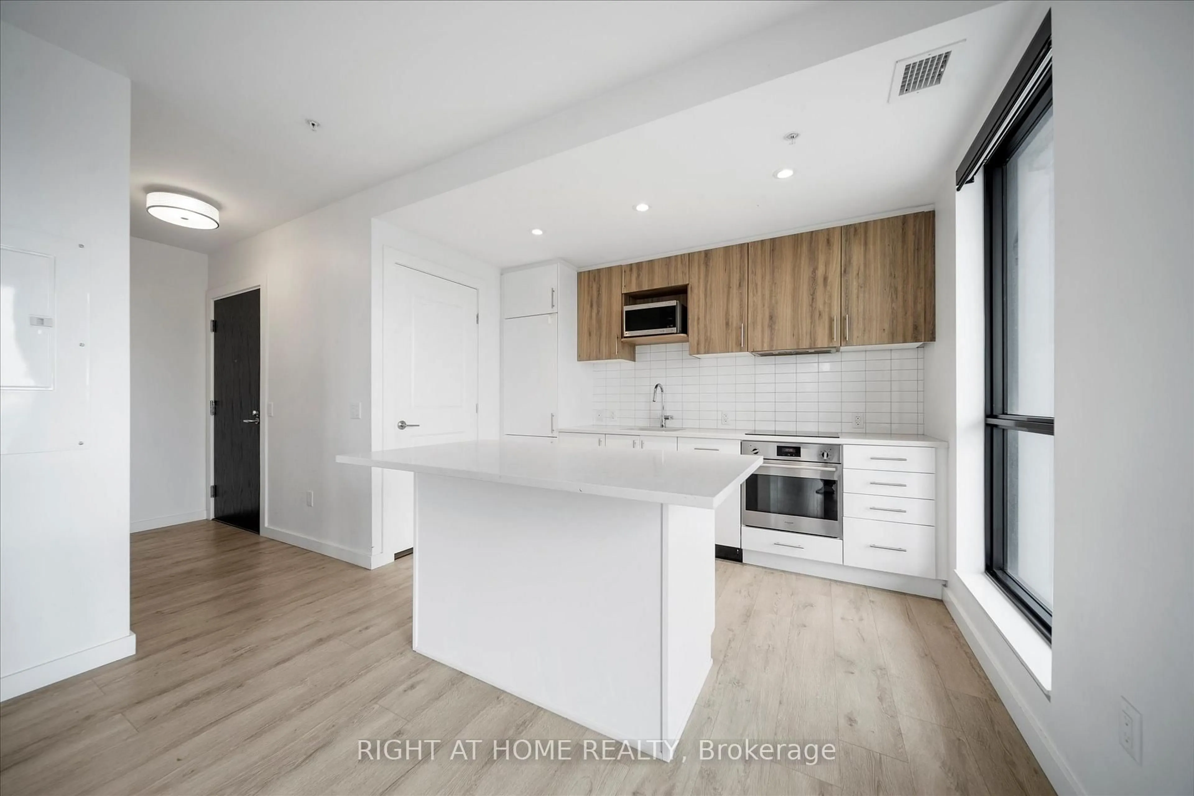 Open concept kitchen, unknown for 181 King St #1214, Waterloo Ontario N2J 1P7