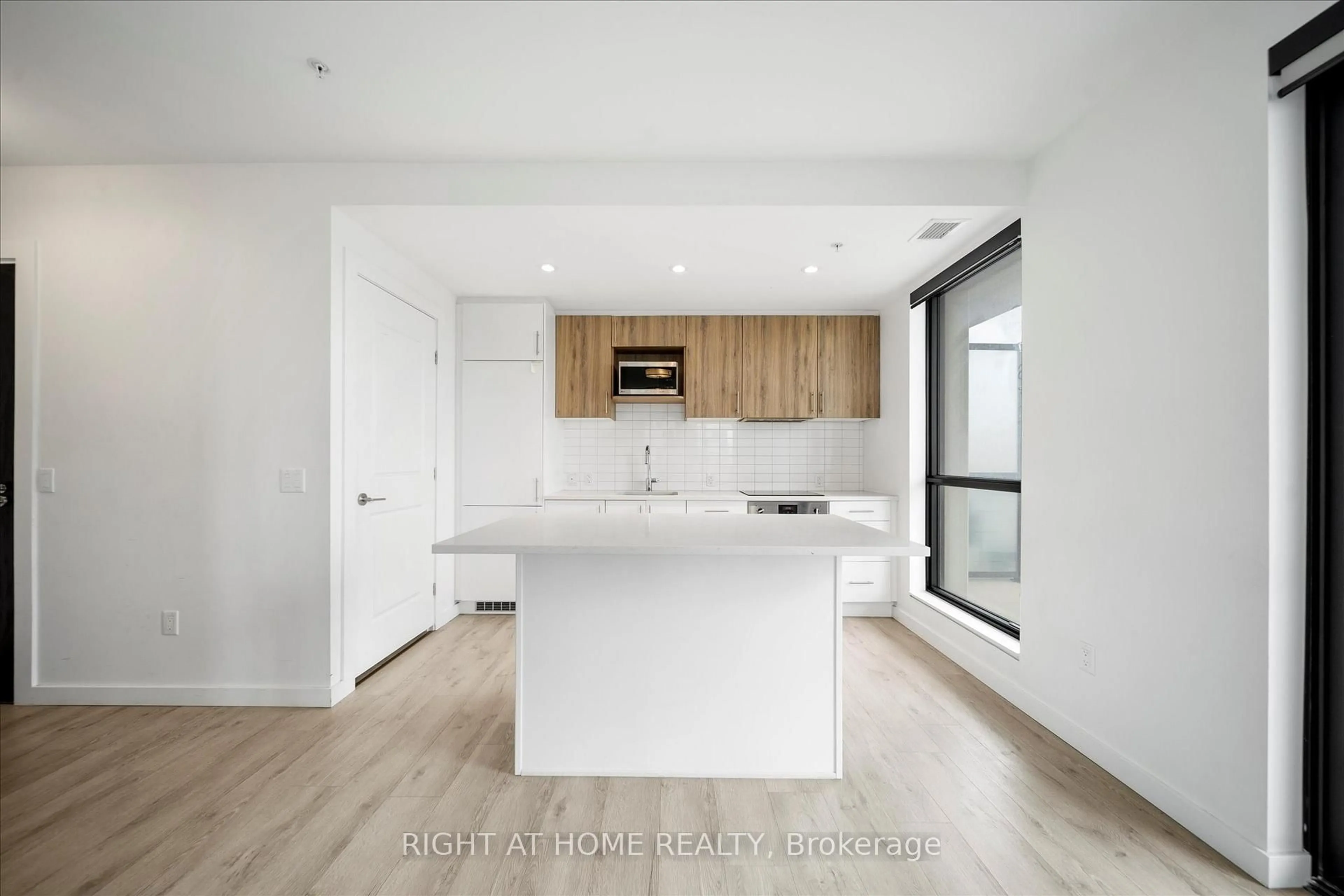 Open concept kitchen, unknown for 181 King St #1214, Waterloo Ontario N2J 1P7