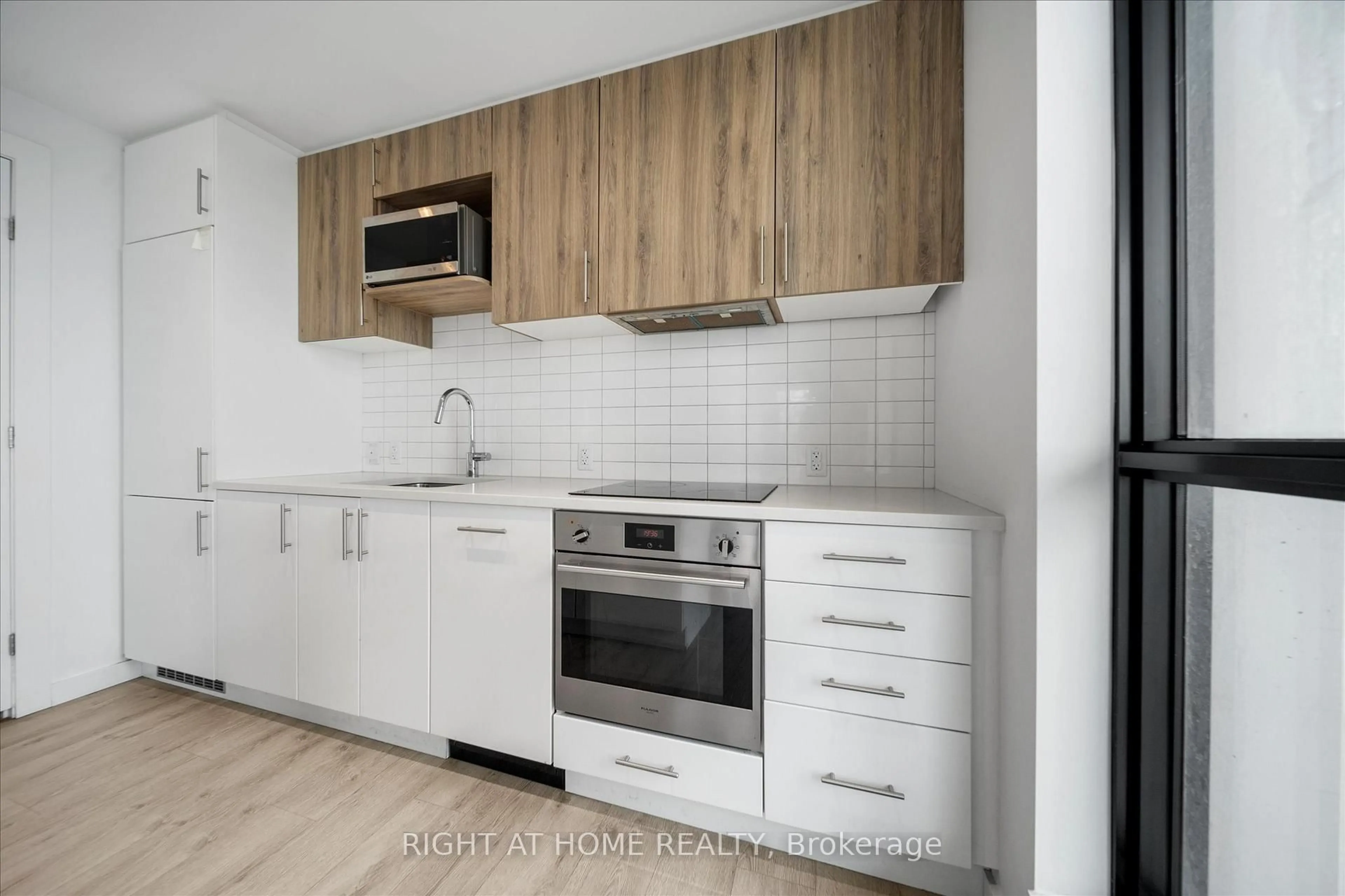 Standard kitchen, wood/laminate floor for 181 King St #1214, Waterloo Ontario N2J 1P7