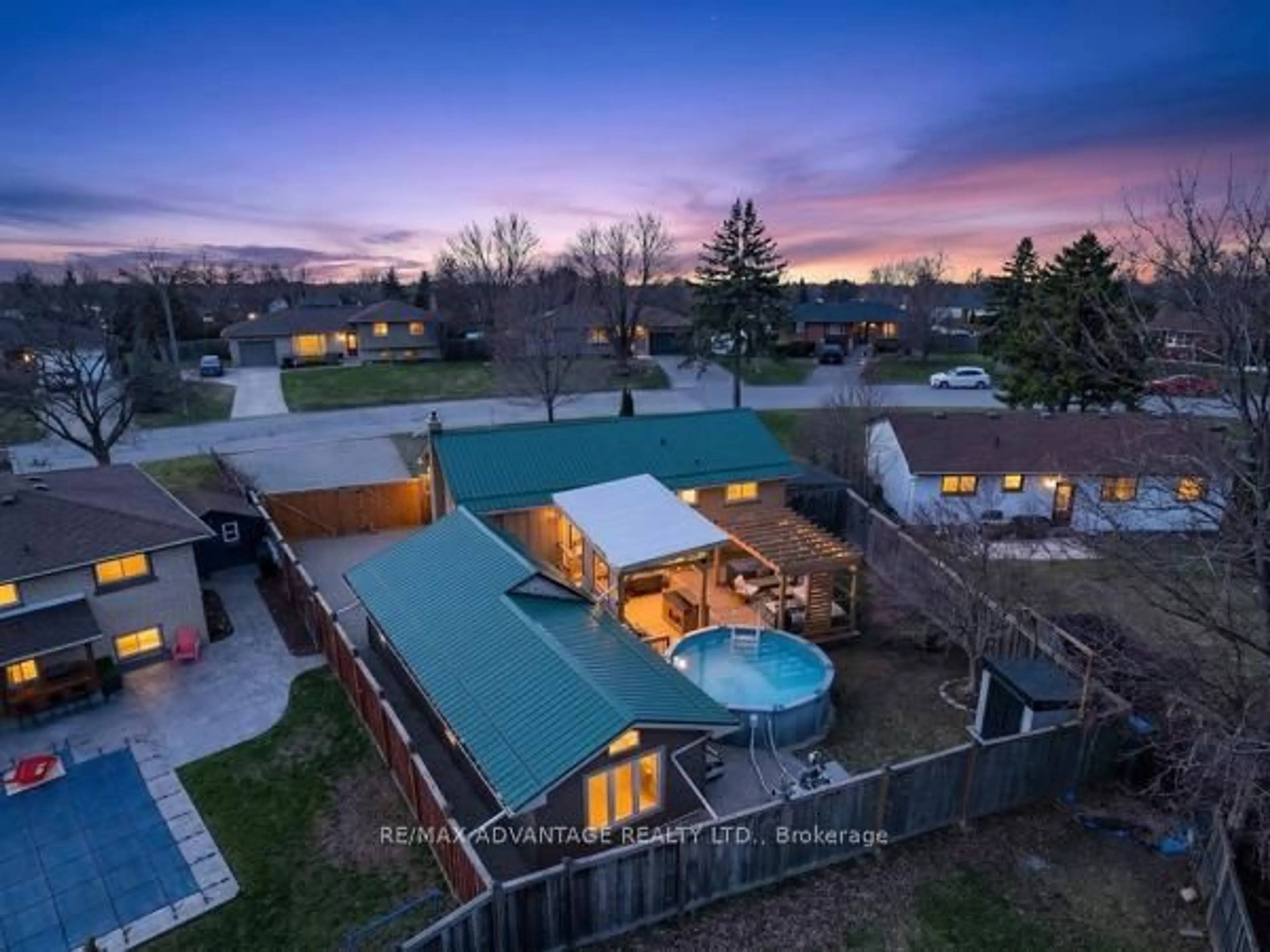 A pic from outside/outdoor area/front of a property/back of a property/a pic from drone, mountain view for 7 Gustin Ave, London South Ontario N6P 1C2