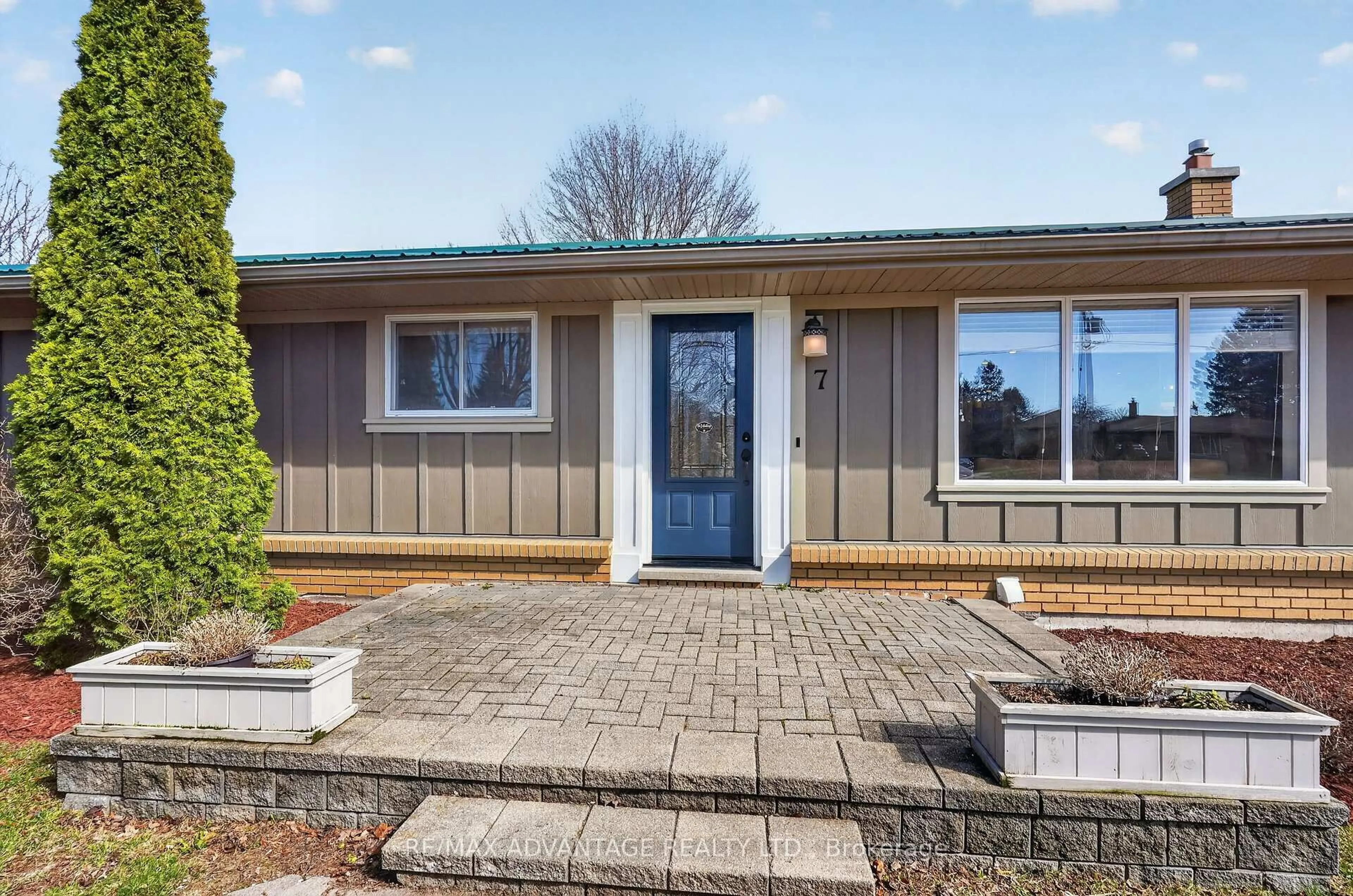 Home with vinyl exterior material, street for 7 Gustin Ave, London South Ontario N6P 1C2