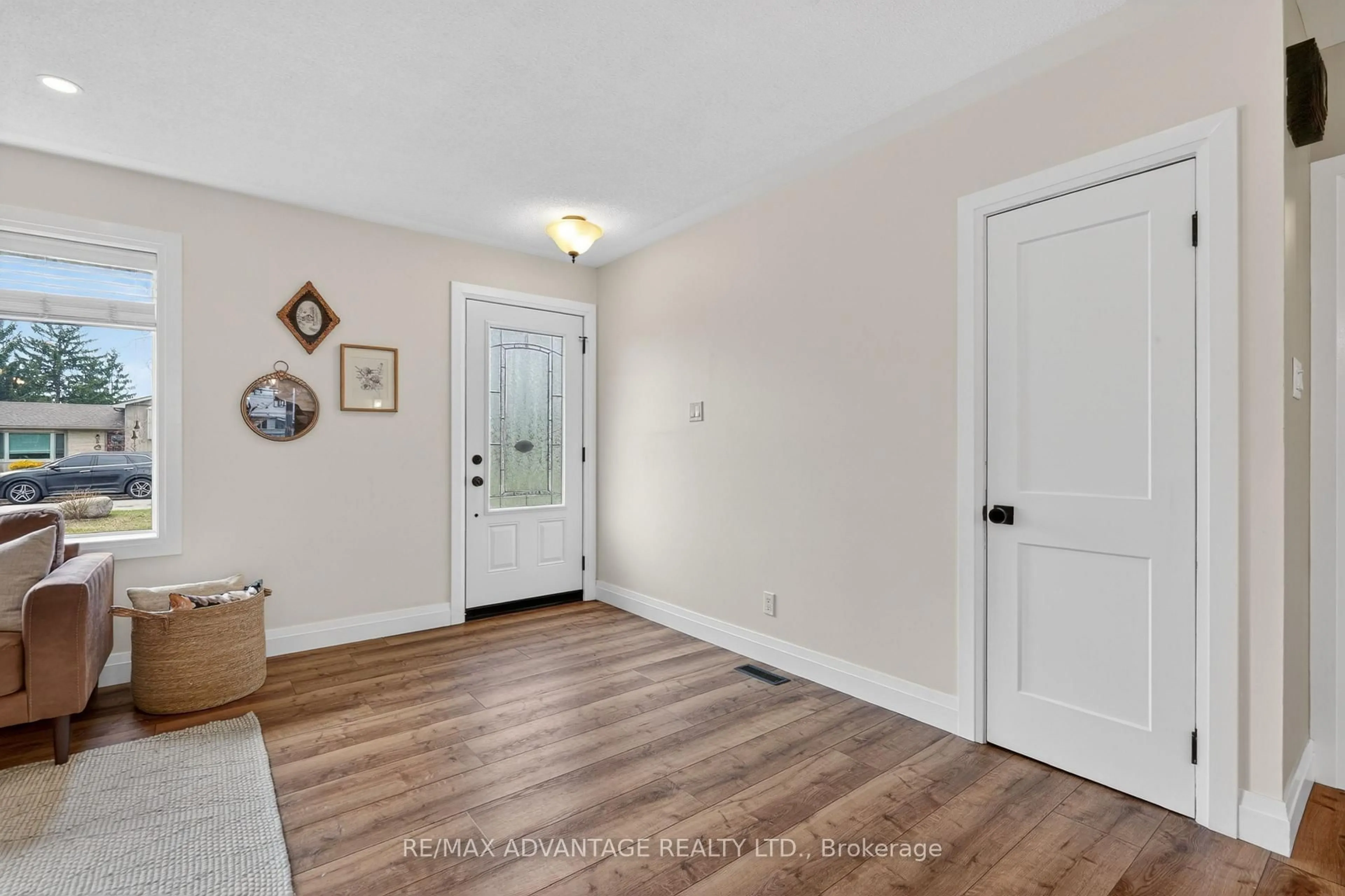 Indoor entryway for 7 Gustin Ave, London South Ontario N6P 1C2