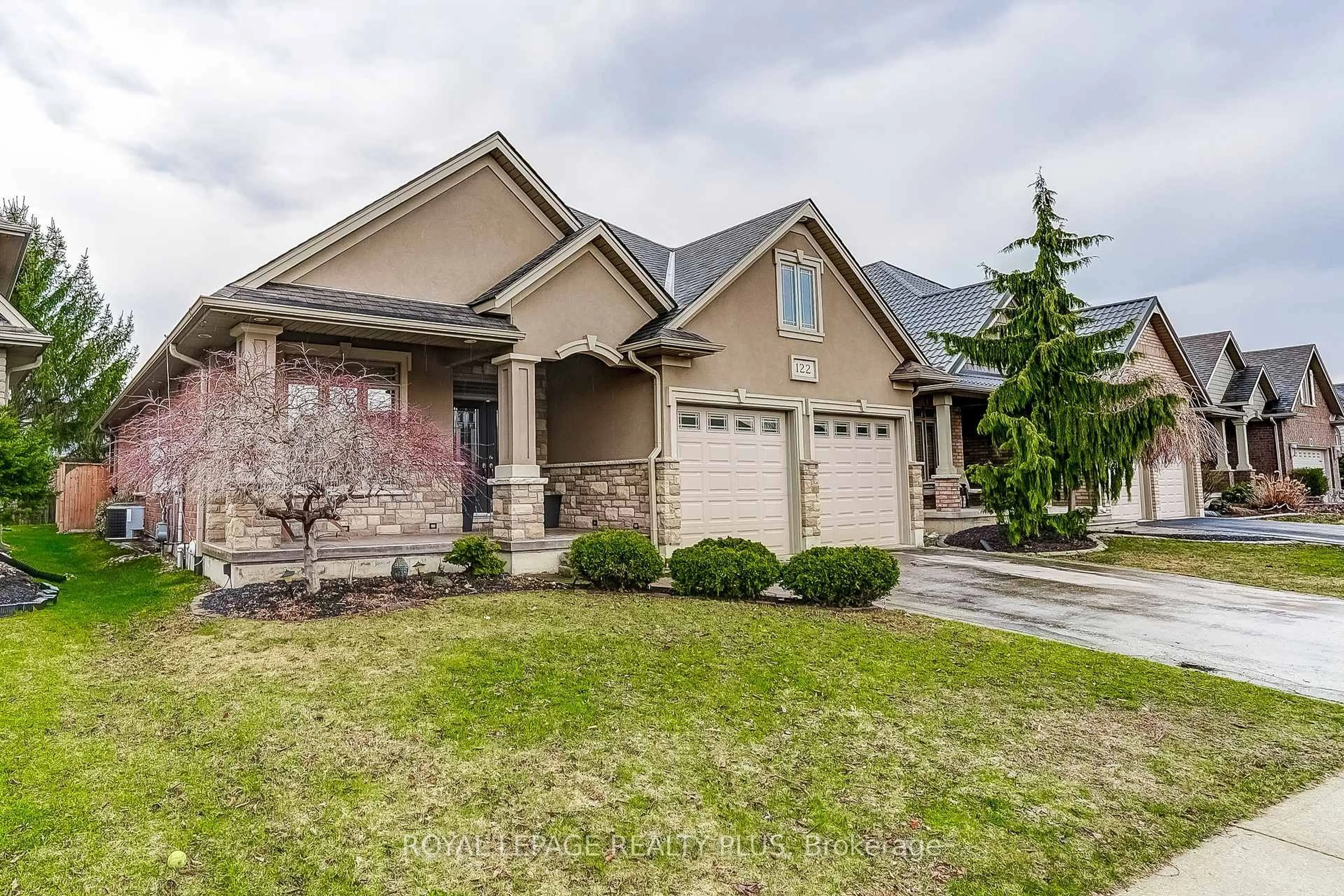 Home with brick exterior material, street for 122 Mission Rd, Brantford Ontario N3S 0A8