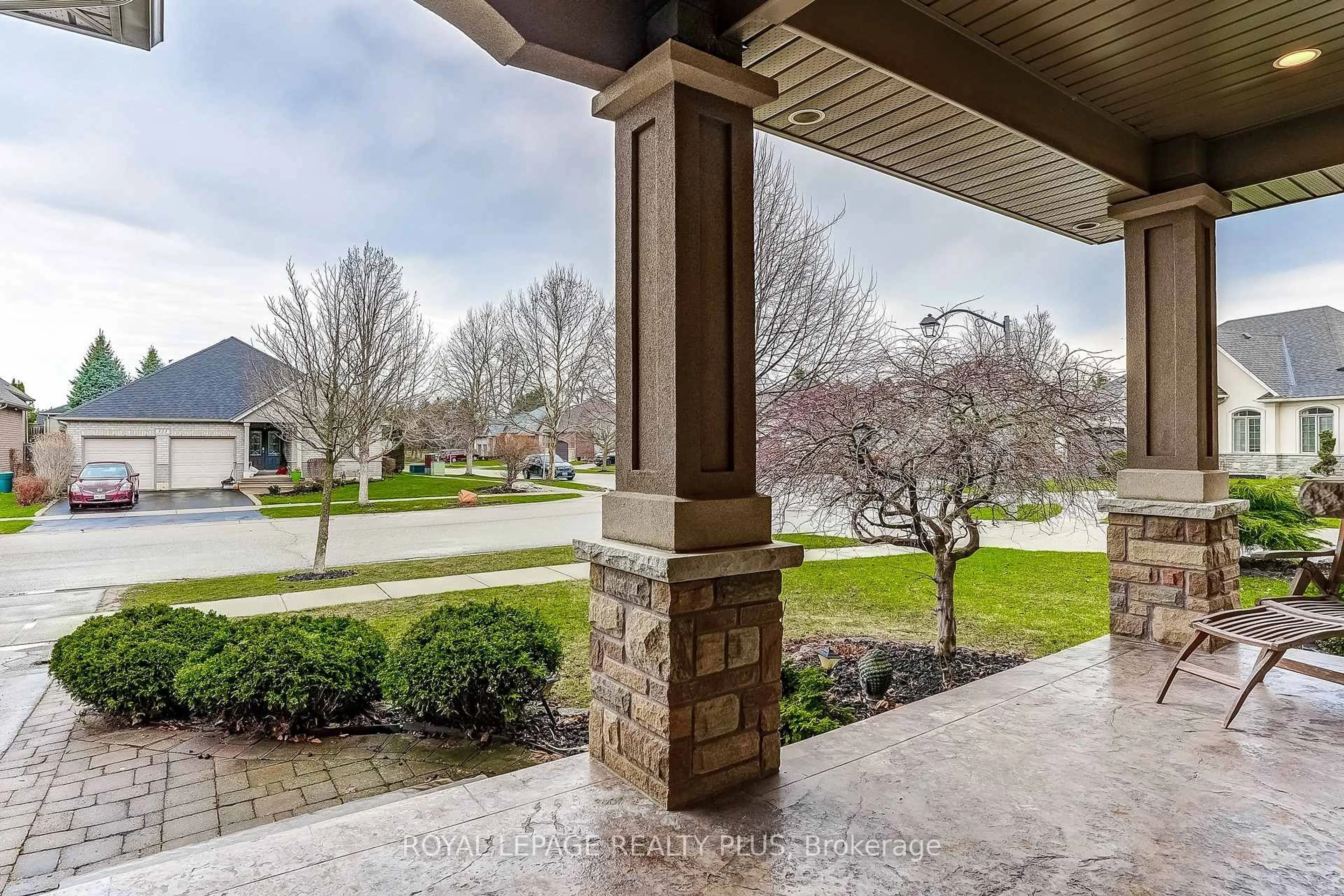 Patio, unknown for 122 Mission Rd, Brantford Ontario N3S 0A8