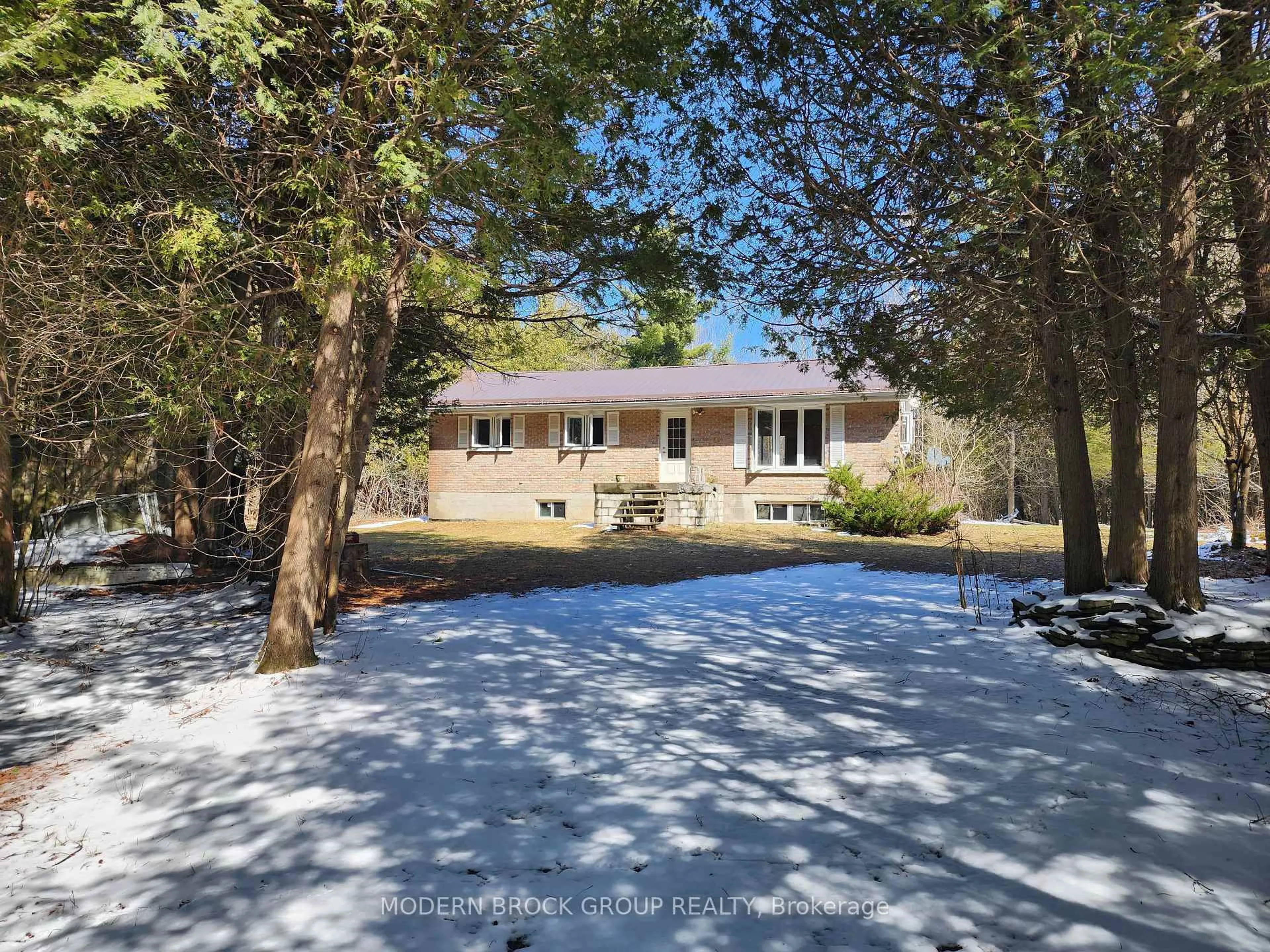 A pic from outside/outdoor area/front of a property/back of a property/a pic from drone, unknown for 4717 County Road 18, Augusta Ontario K0E 1T0