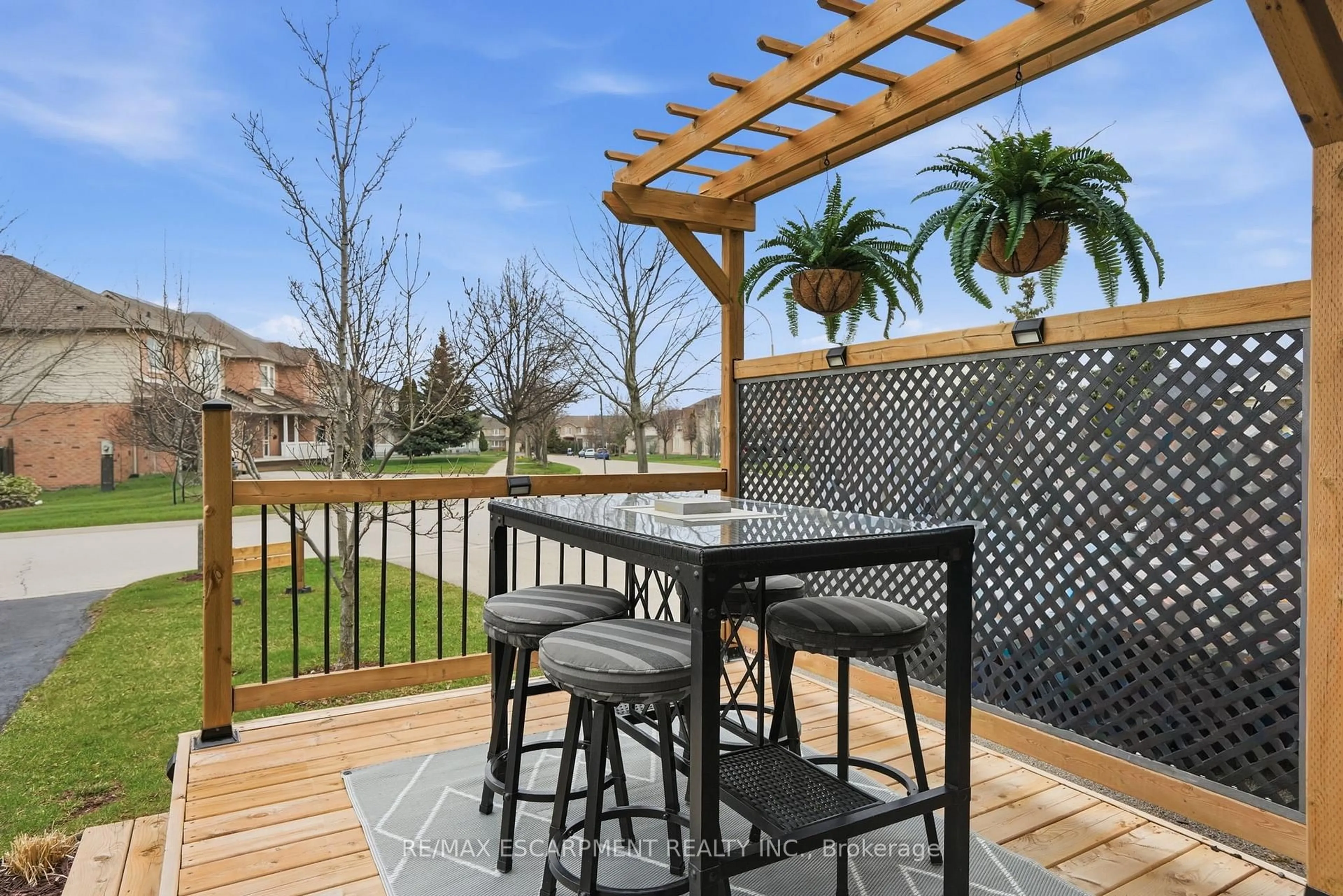 Patio, unknown for 14 Kenyon Cres, Grimsby Ontario L3M 5P4
