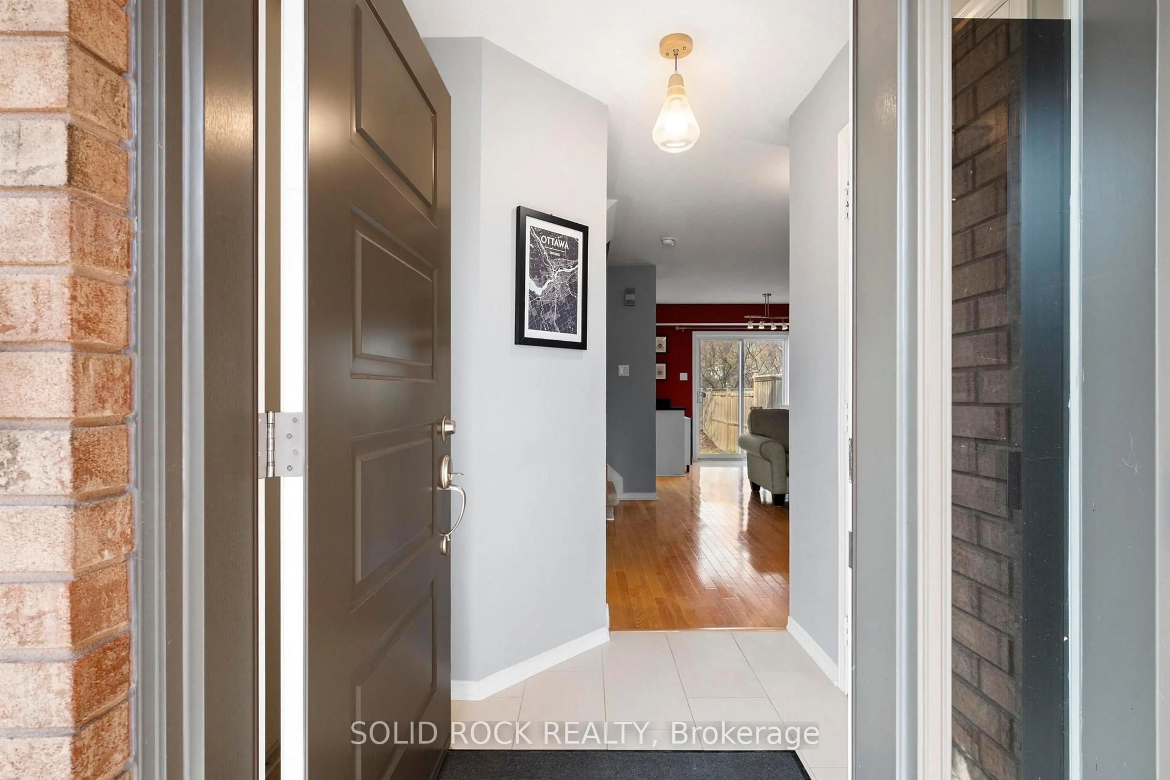 Indoor entryway for 77 Markland Cres, Ottawa Ontario K2G 5Z6