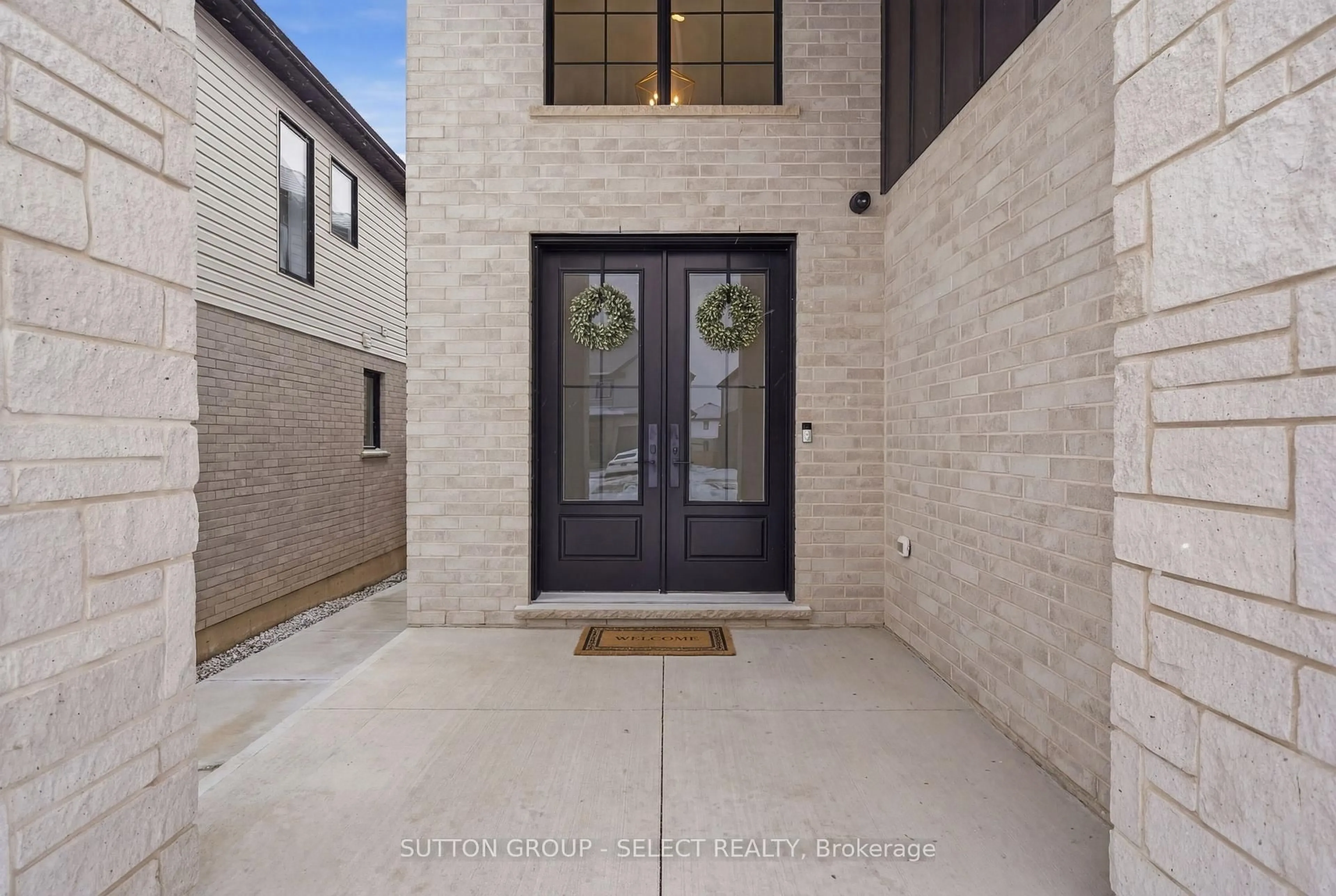 Indoor entryway for 1886 Fountain Grass Dr, London South Ontario N6K 0K7