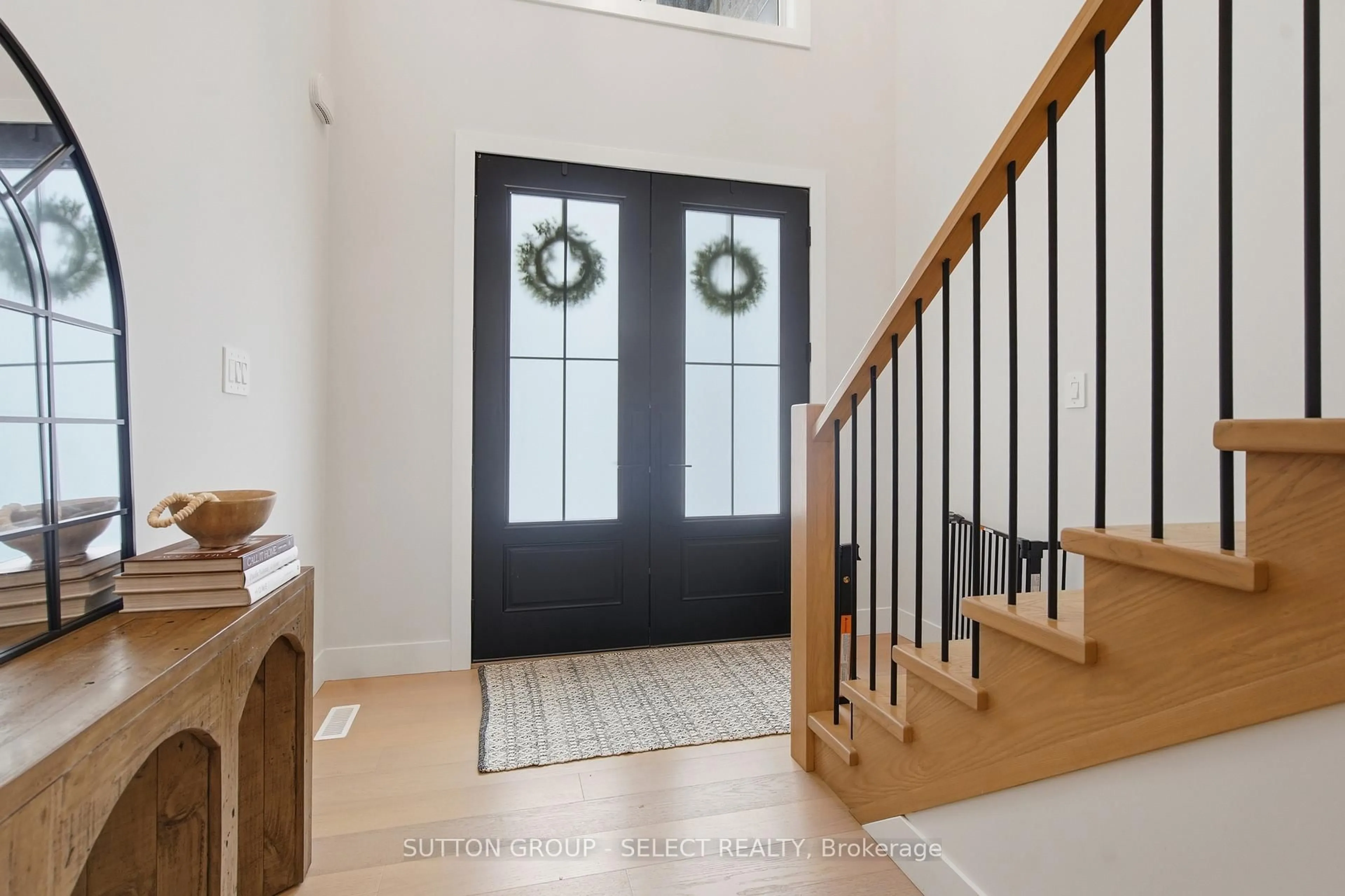 Indoor entryway for 1886 Fountain Grass Dr, London South Ontario N6K 0K7