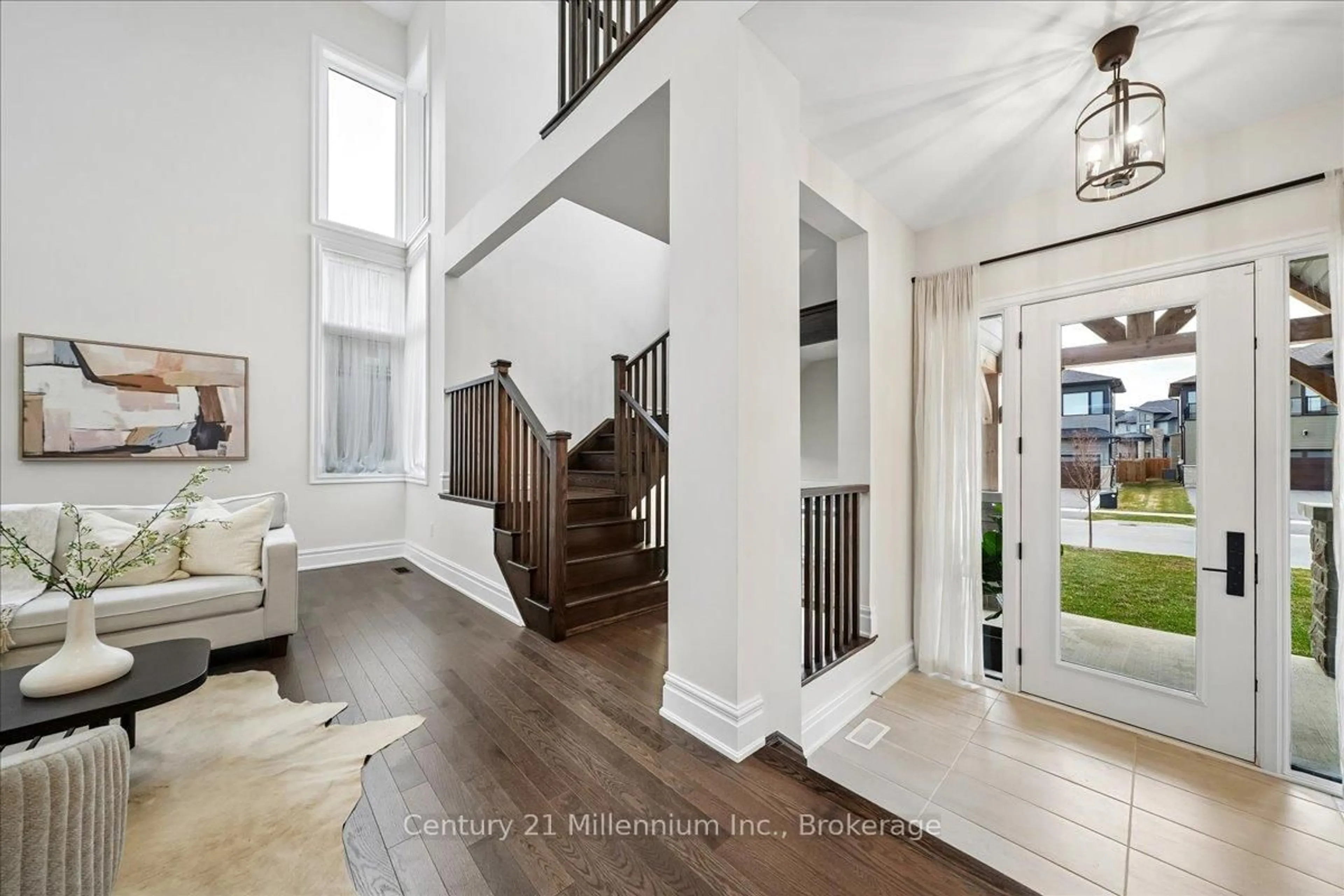 Indoor entryway for 161 Springside Cres, Blue Mountains Ontario L9Y 5L3