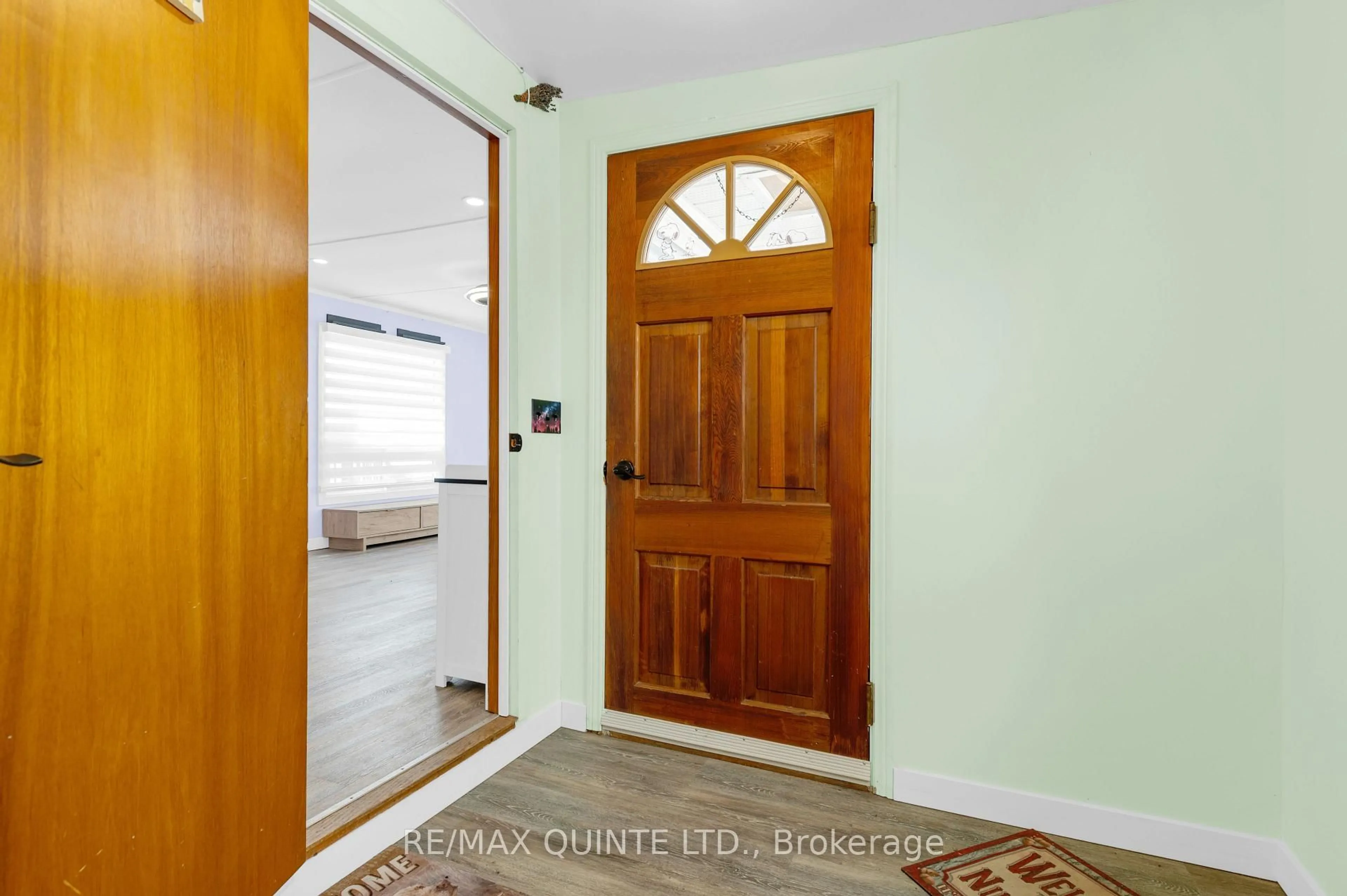 Indoor entryway for 311 Dundas St #31, Quinte West Ontario K8V 1M1