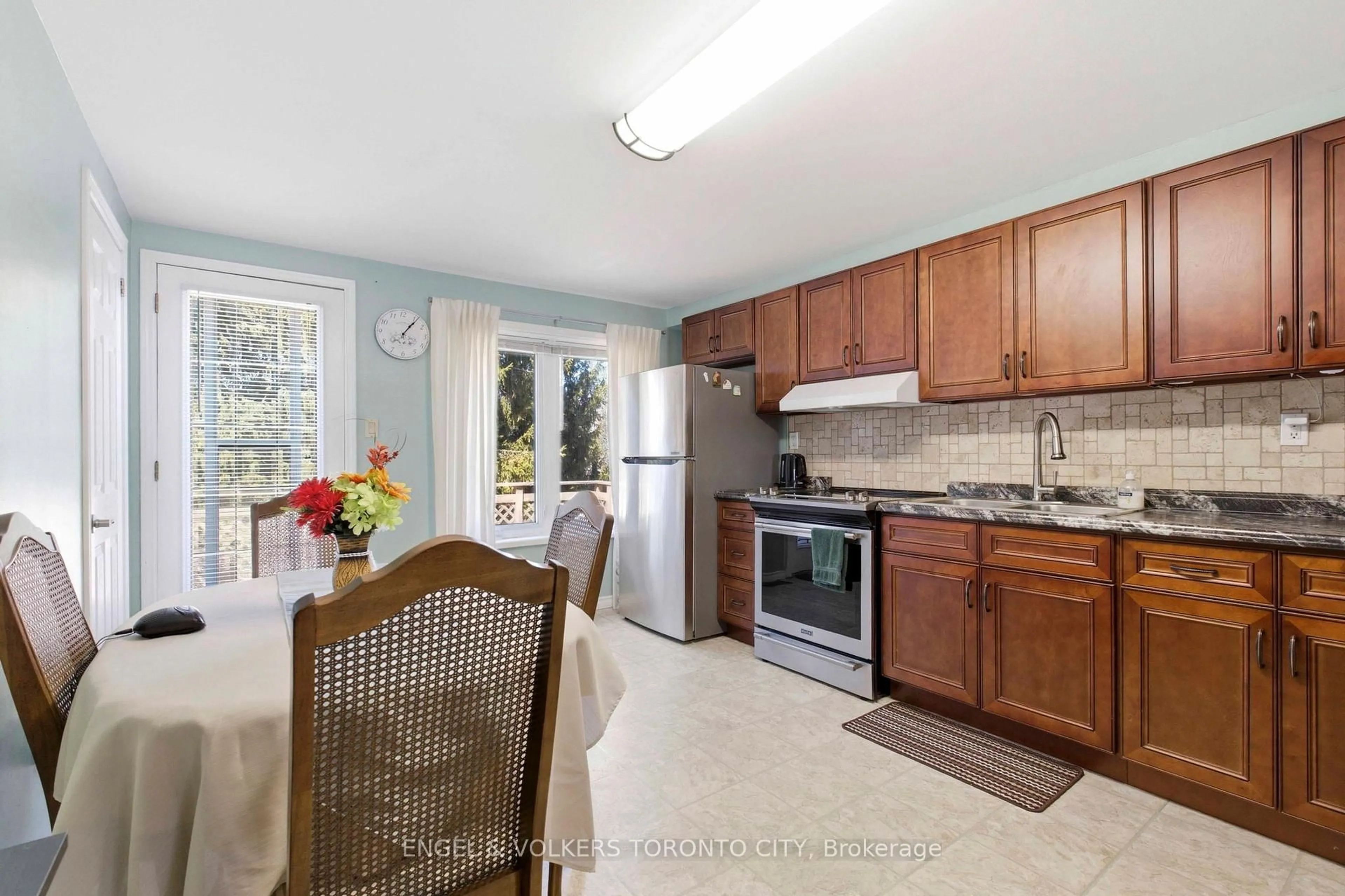 Standard kitchen, ceramic/tile floor for 9206 Sideroad 17 Rd, Erin Ontario N0B 1Z0
