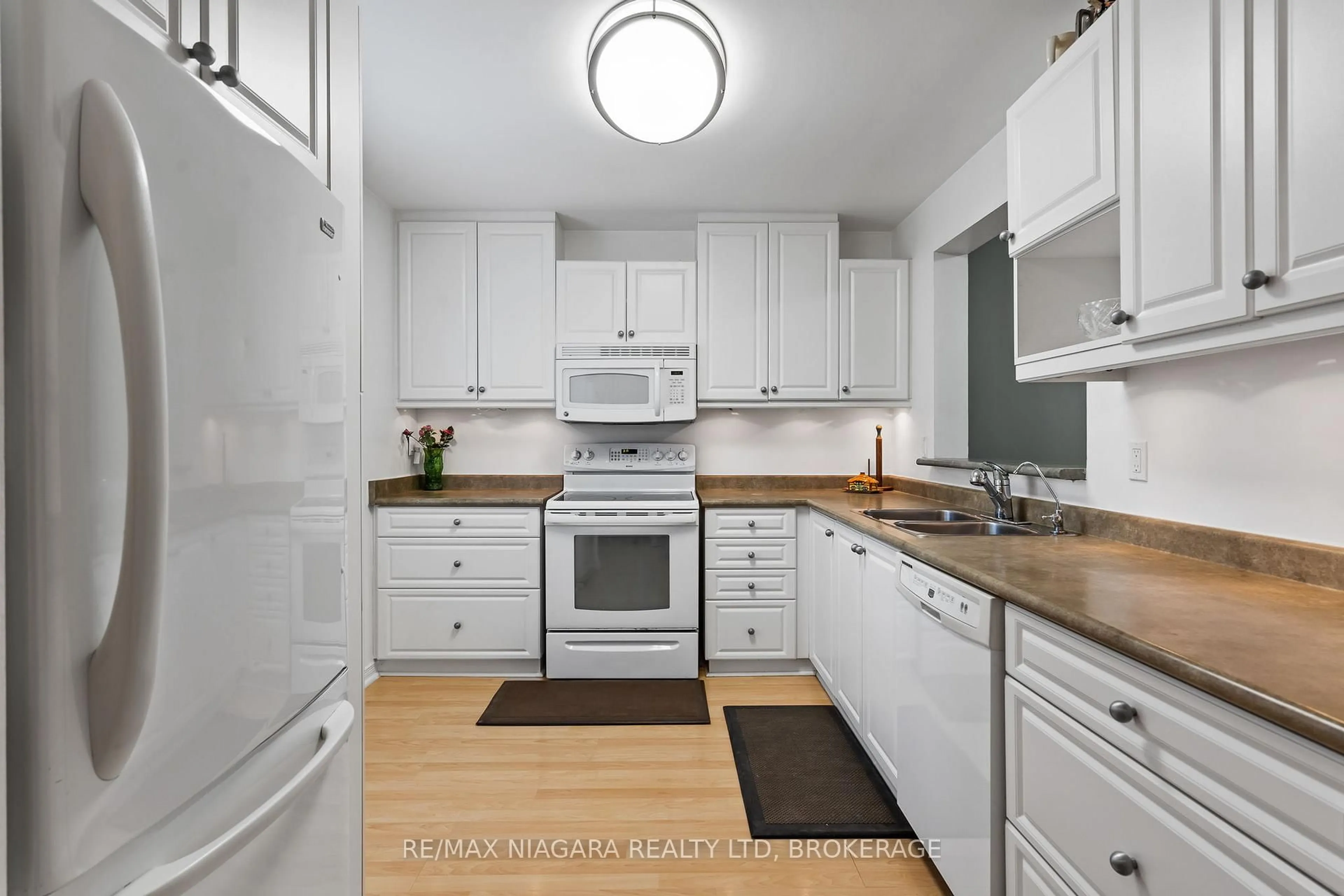 Standard kitchen, unknown for 302 VINE St #48, St. Catharines Ontario L2M 7M6