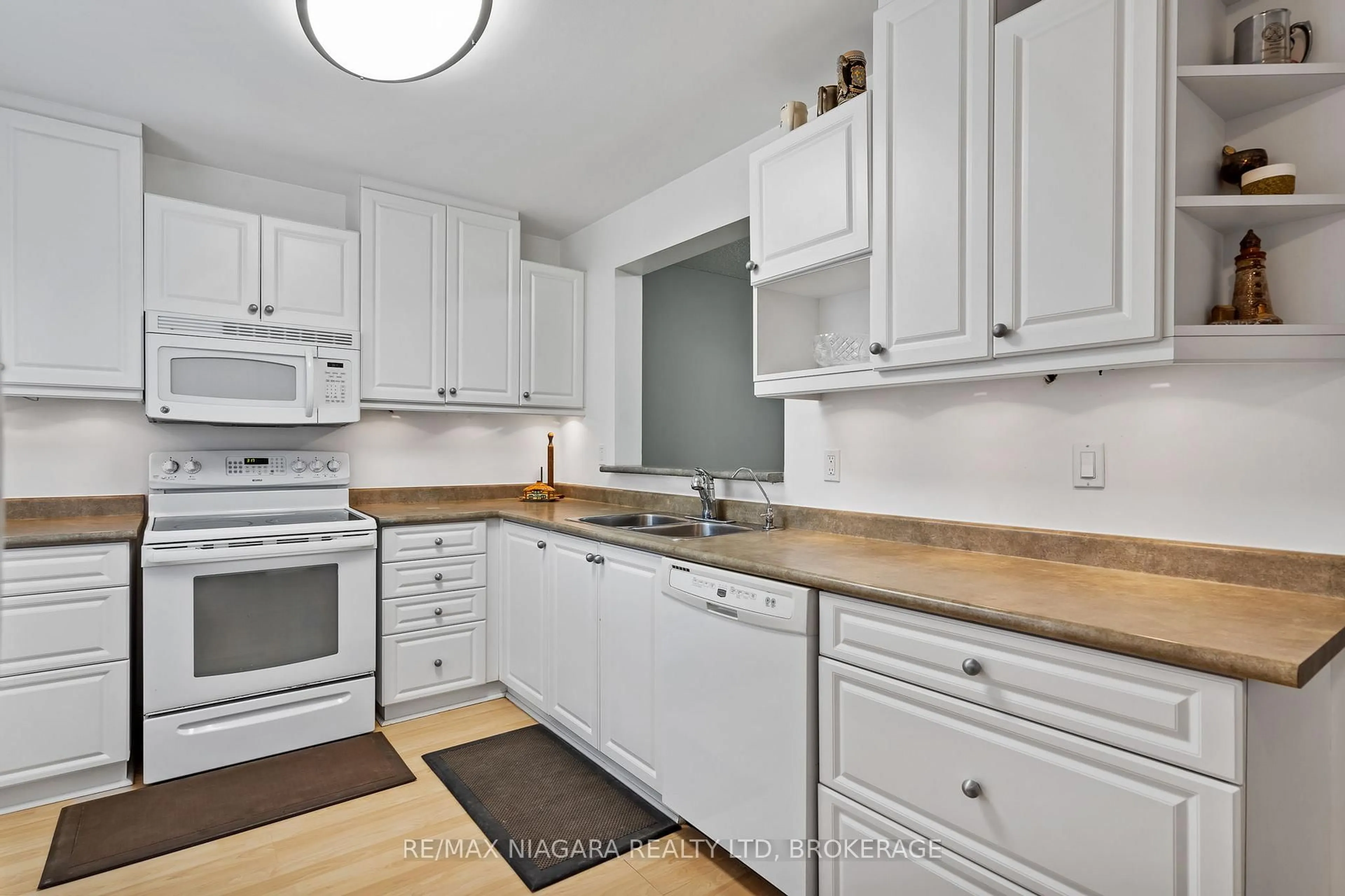 Standard kitchen, unknown for 302 VINE St #48, St. Catharines Ontario L2M 7M6