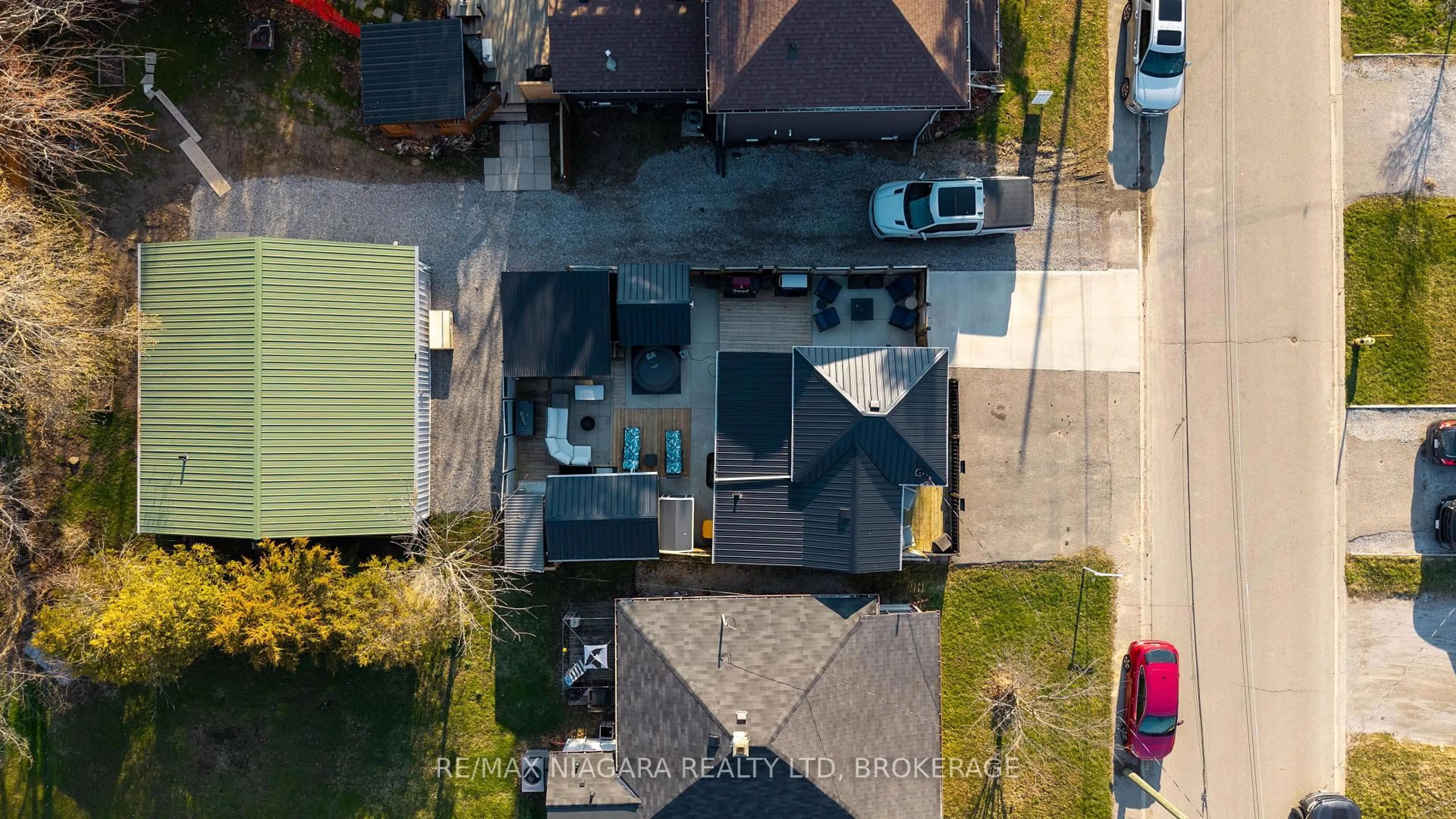 A pic from outside/outdoor area/front of a property/back of a property/a pic from drone, street for 34 Pansy Ave, Norfolk Ontario N0A 1W7